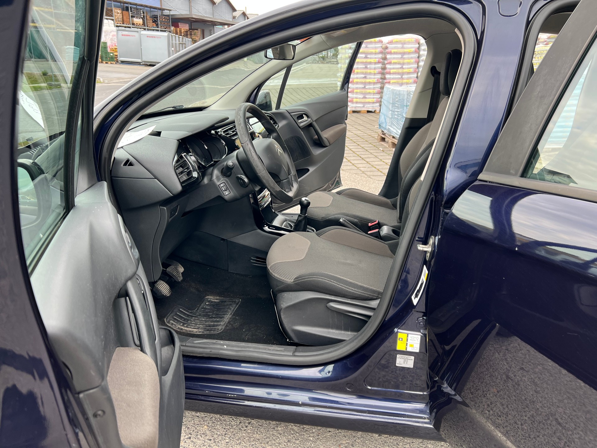 CITROEN C3 1.2i Attraction-image-8