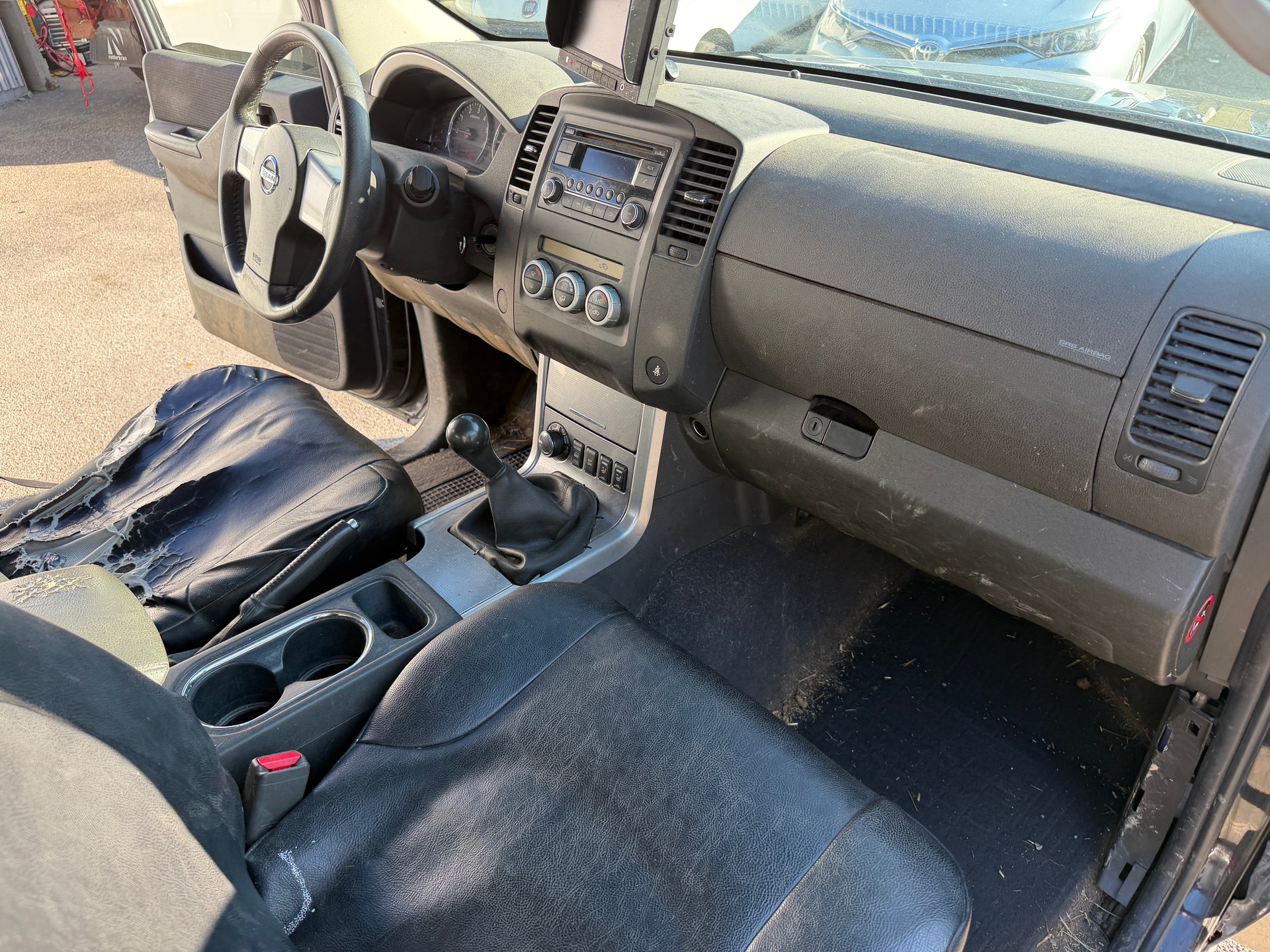 NISSAN Pathfinder 2.5 dCi SE-image-4