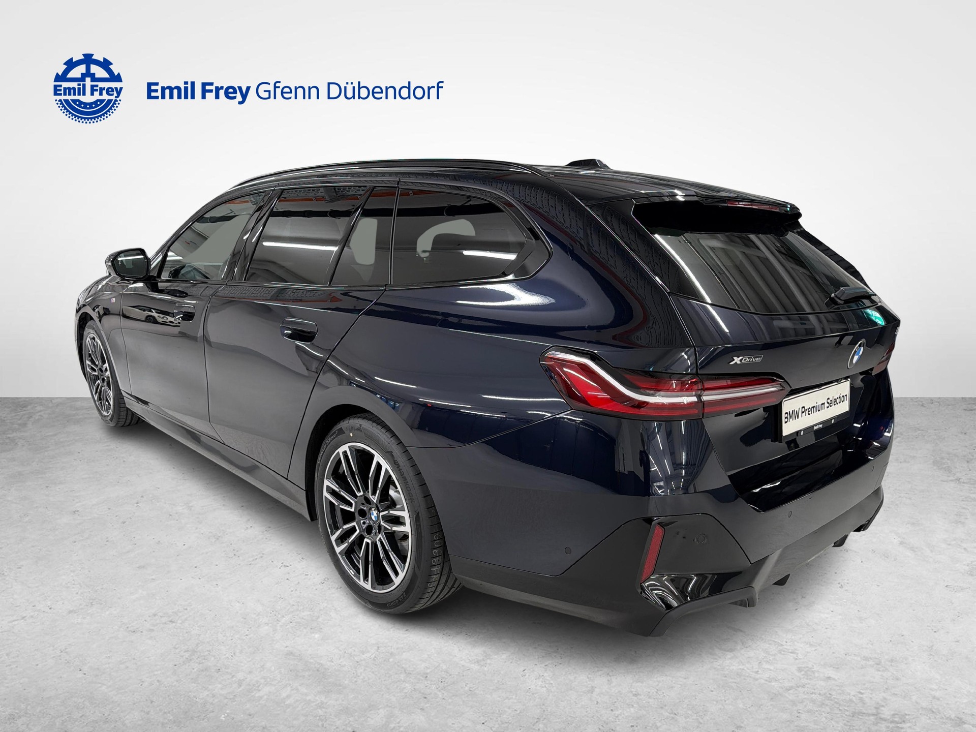 BMW 520d xDrive Touring-image-3