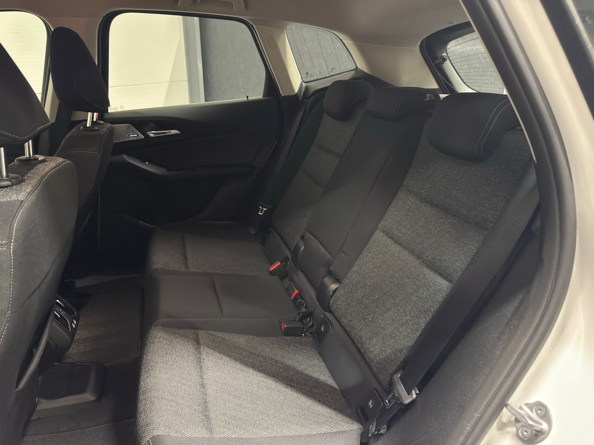 BMW 225e xDrive Active Tourer-image-14