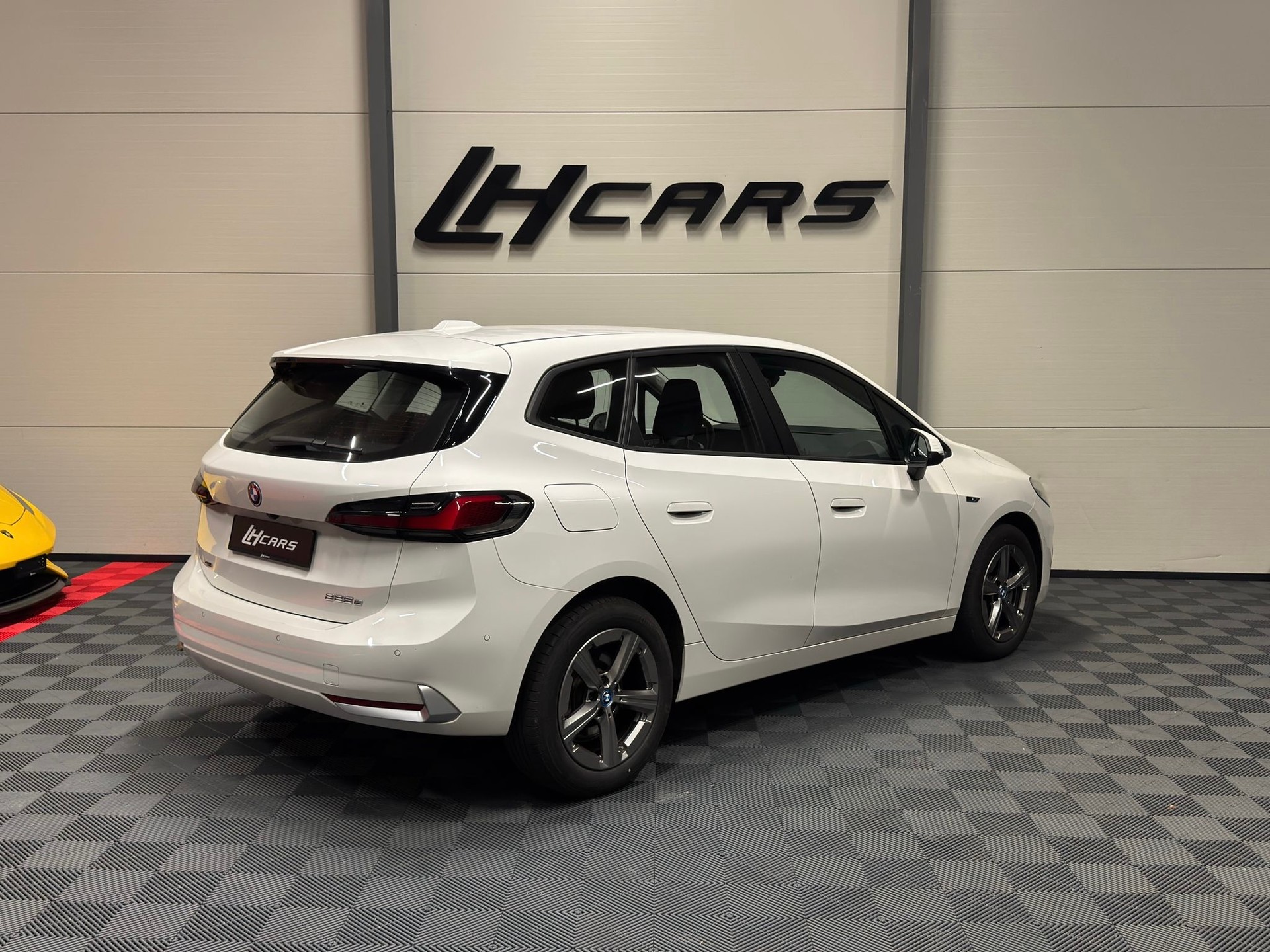 BMW 225e xDrive Active Tourer-image-3