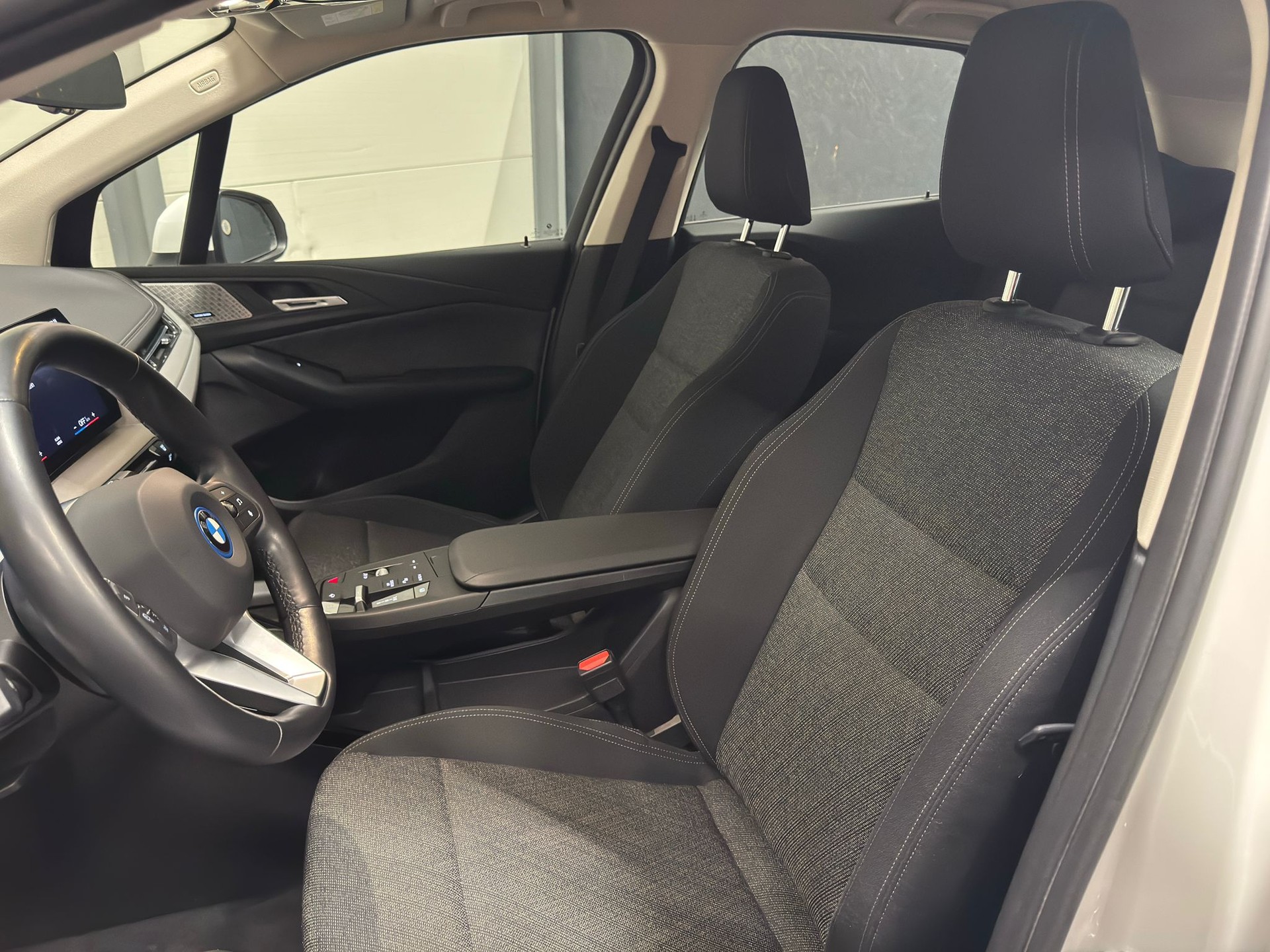 BMW 225e xDrive Active Tourer-image-11