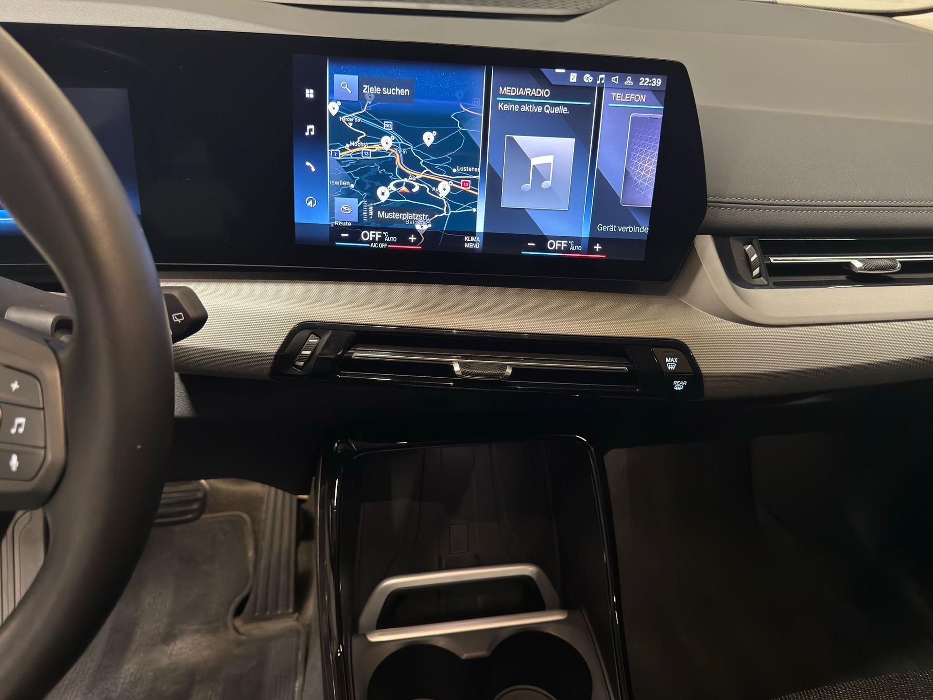BMW 225e xDrive Active Tourer-image-10