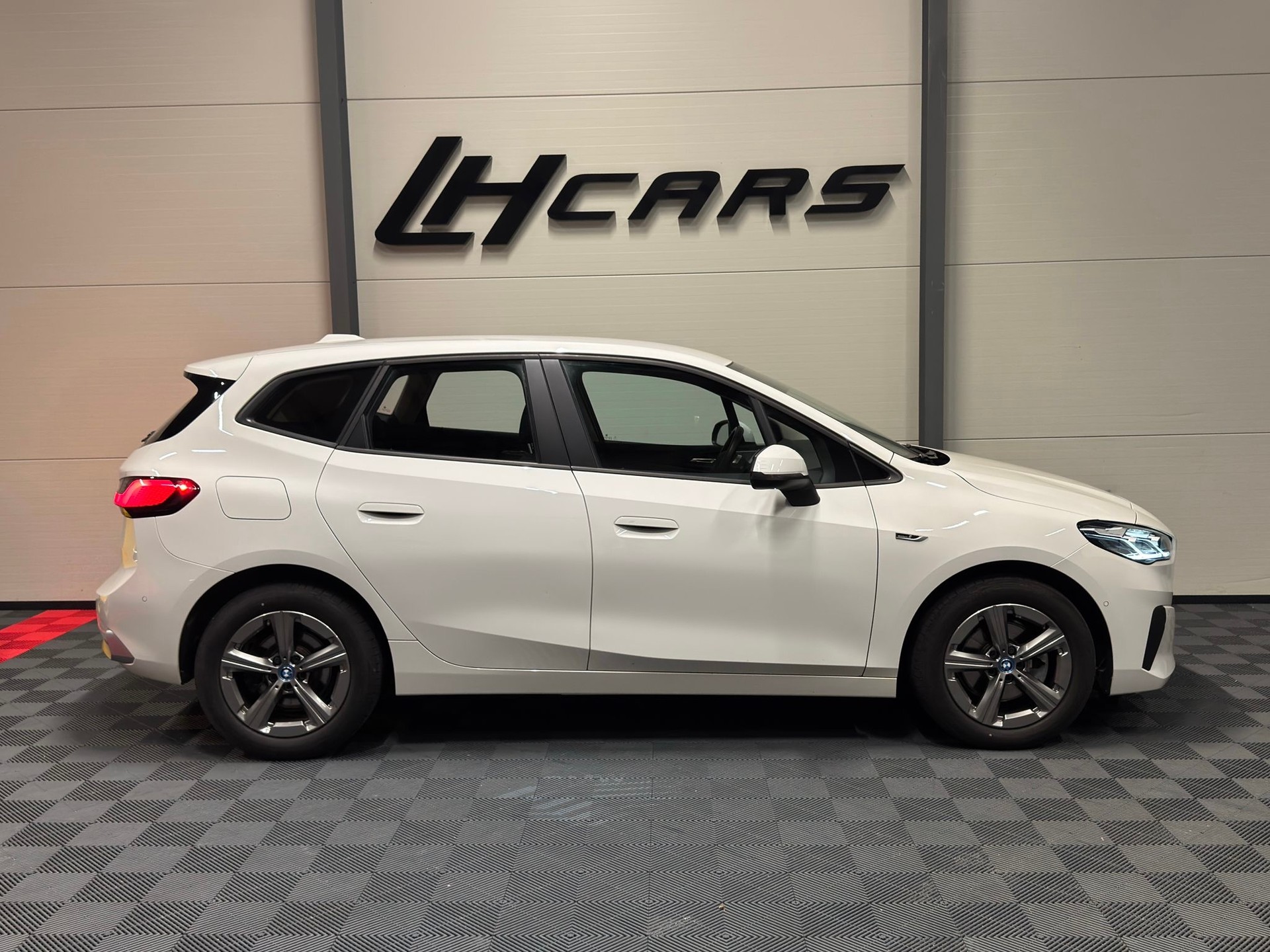 BMW 225e xDrive Active Tourer-image-4