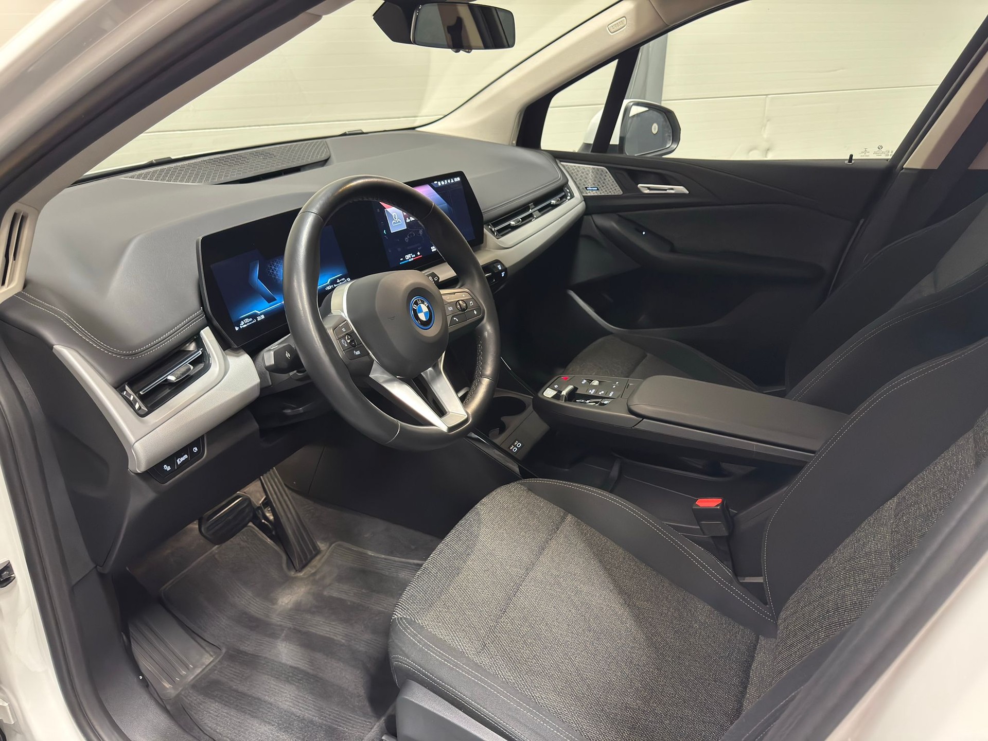 BMW 225e xDrive Active Tourer-image-12