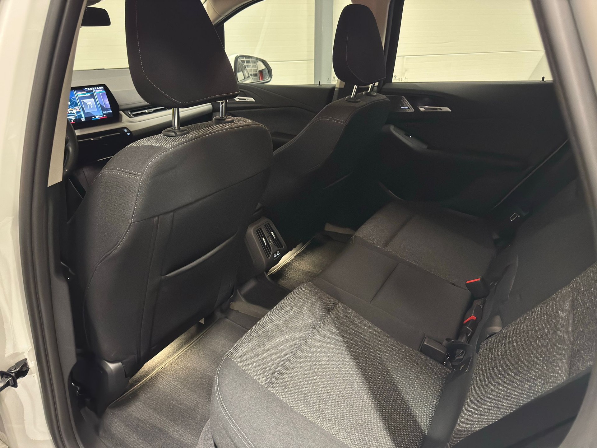 BMW 225e xDrive Active Tourer-image-9