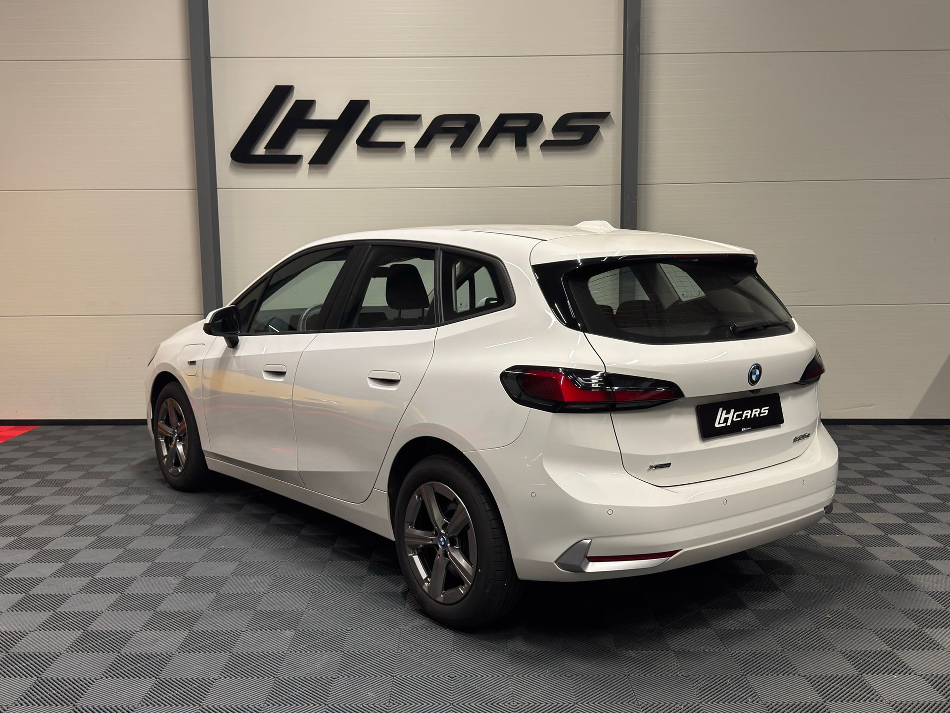 BMW 225e xDrive Active Tourer-image-2