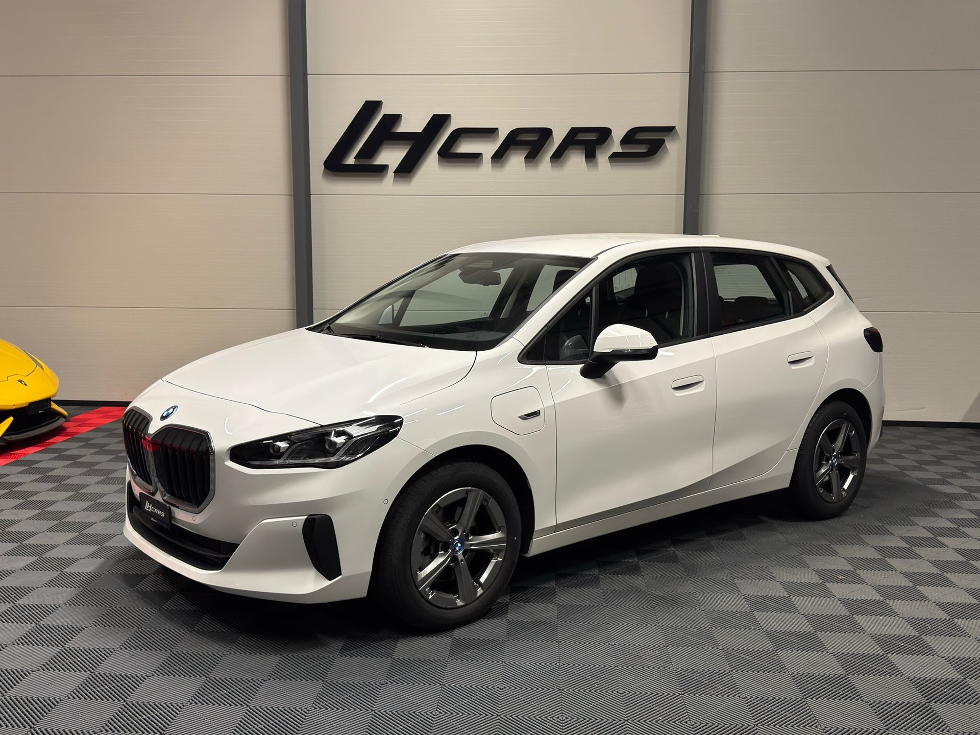 BMW 225e xDrive Active Tourer-image-0