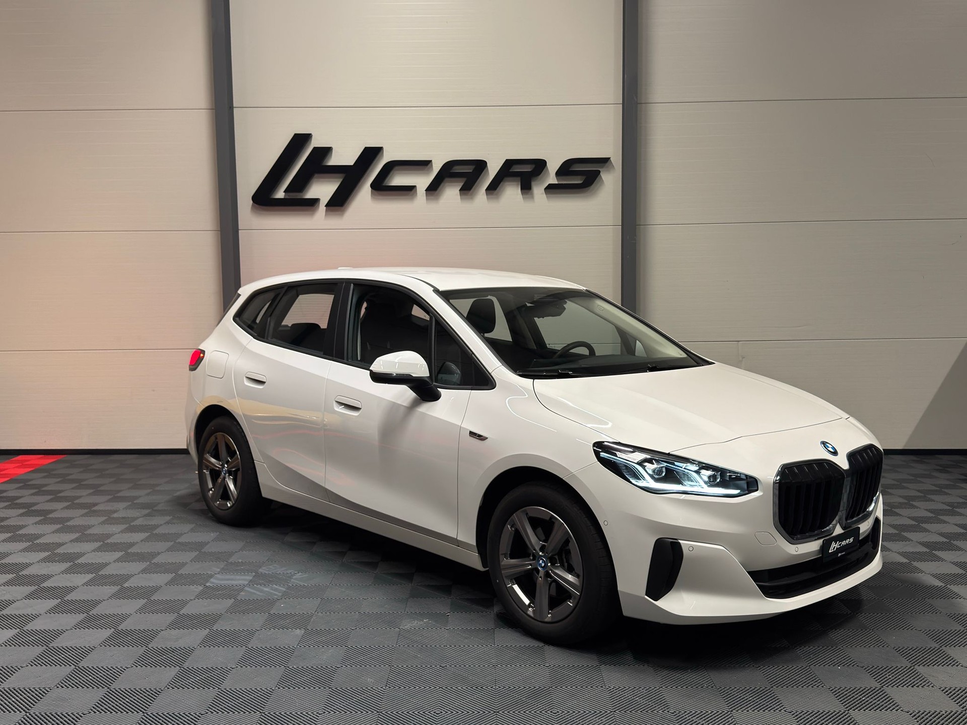 BMW 225e xDrive Active Tourer-image-5