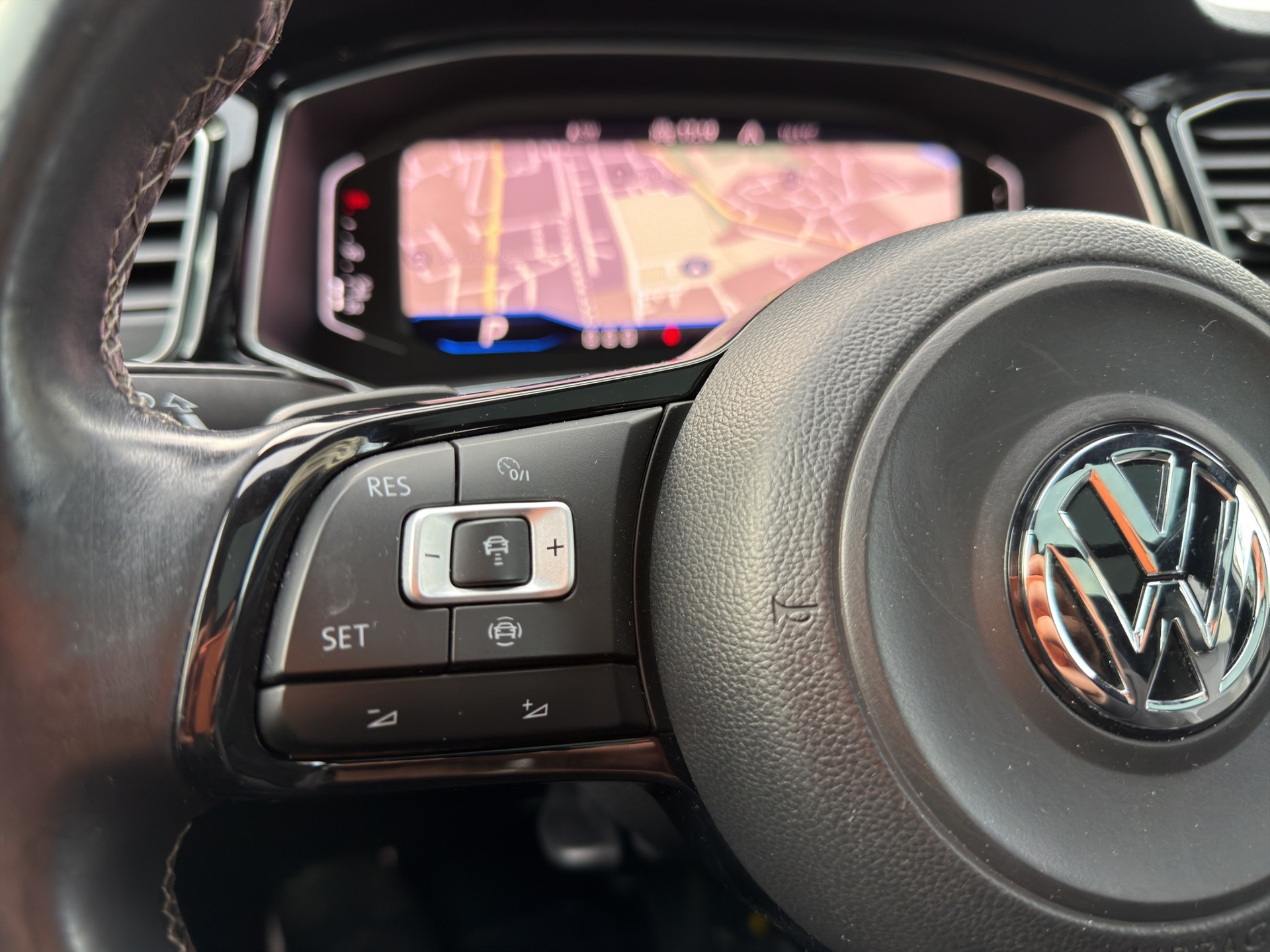 VW T-Roc 2.0 TSI R DSG 4Motion-image-14