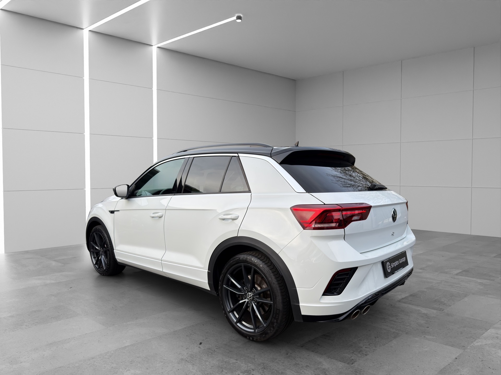 VW T-Roc 2.0 TSI R DSG 4Motion-image-2