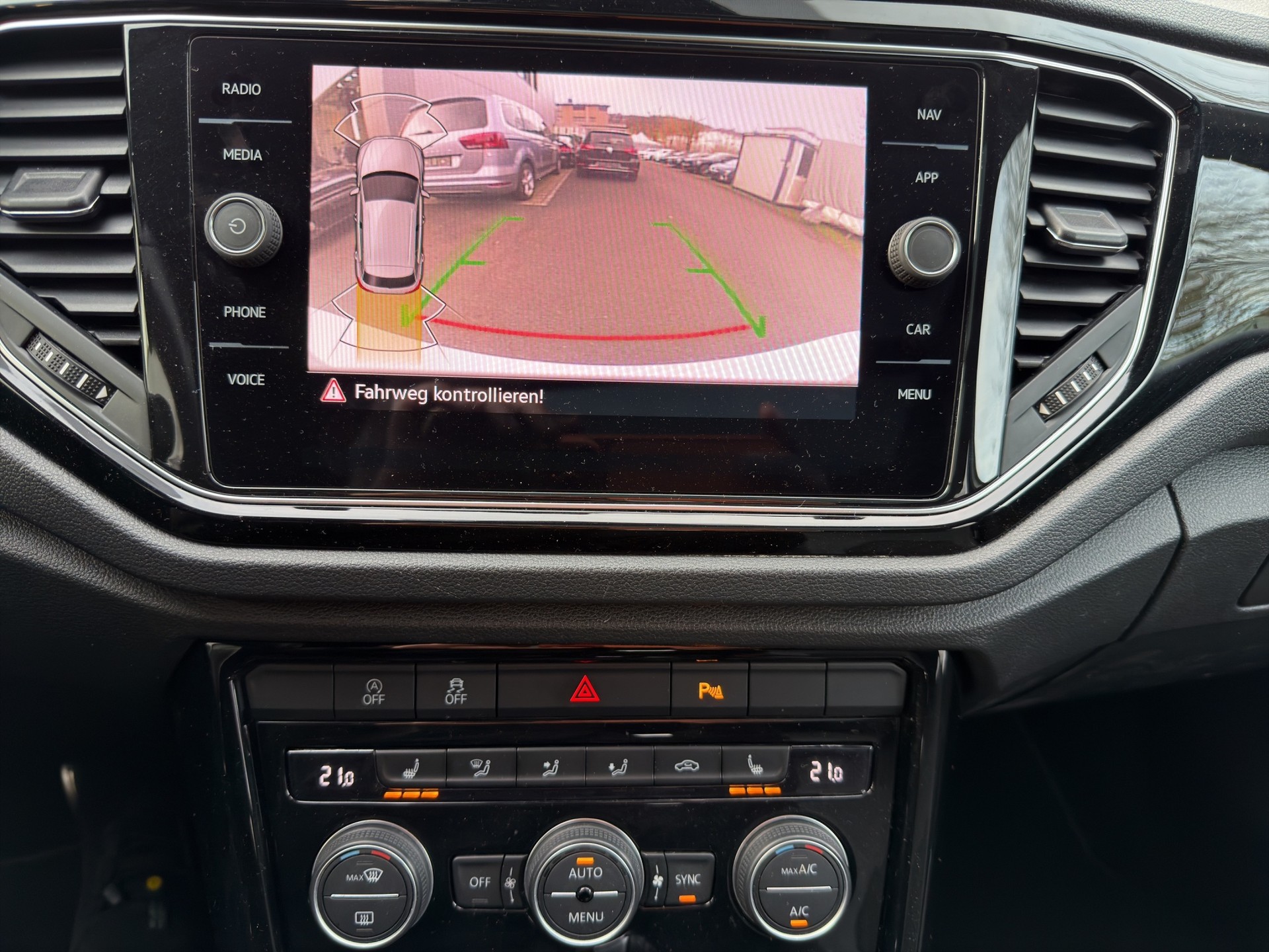VW T-Roc 2.0 TSI R DSG 4Motion-image-15