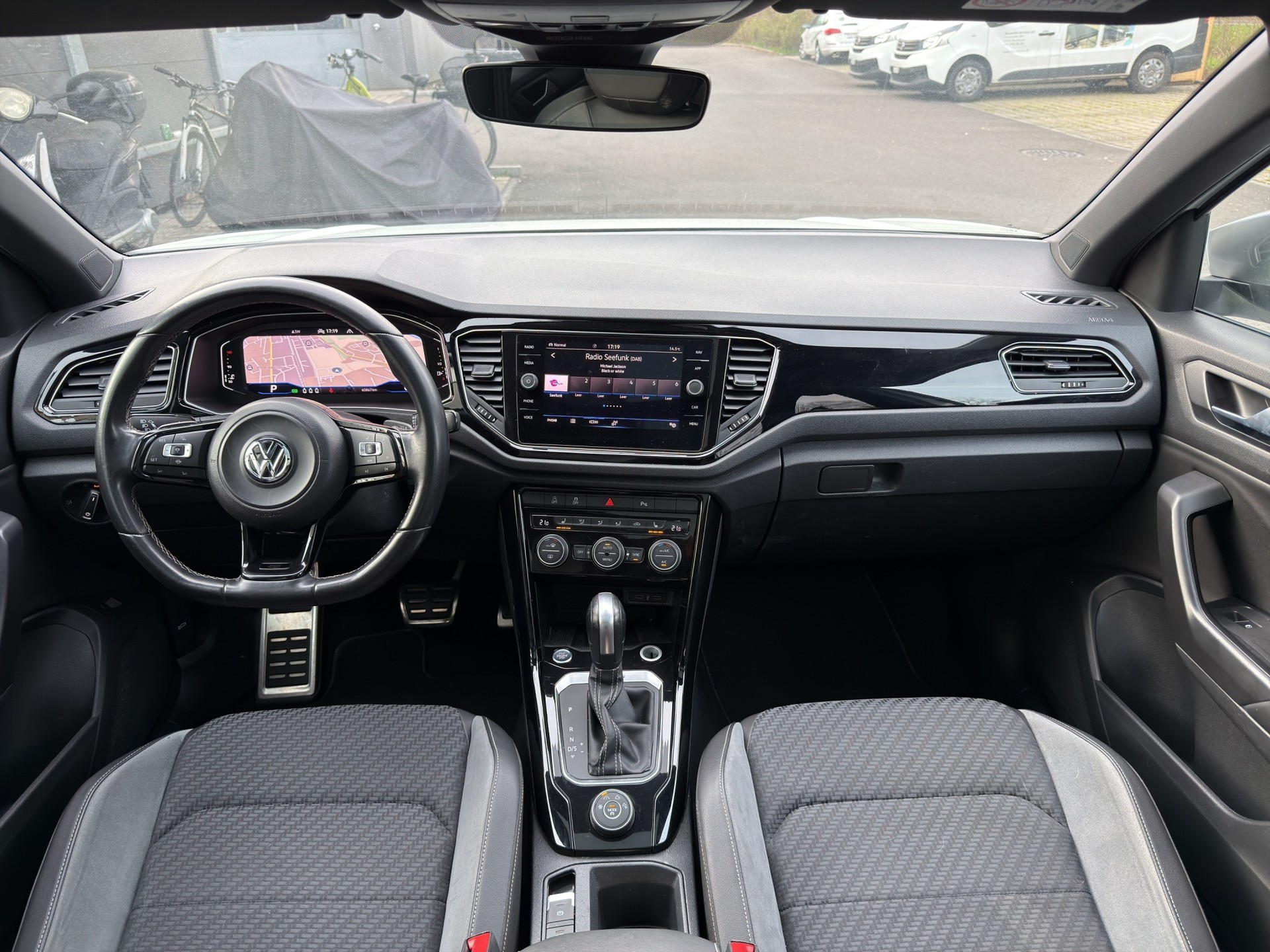 VW T-Roc 2.0 TSI R DSG 4Motion-image-8