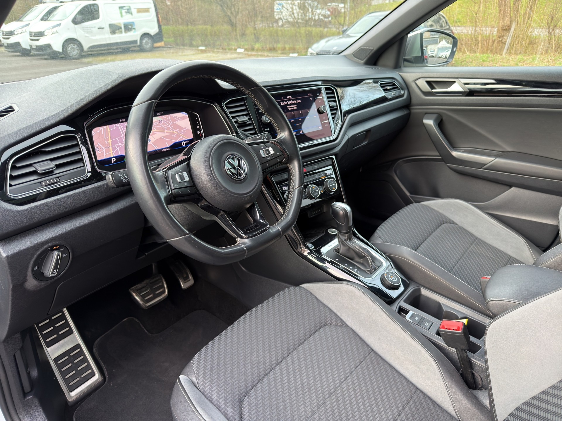 VW T-Roc 2.0 TSI R DSG 4Motion-image-9