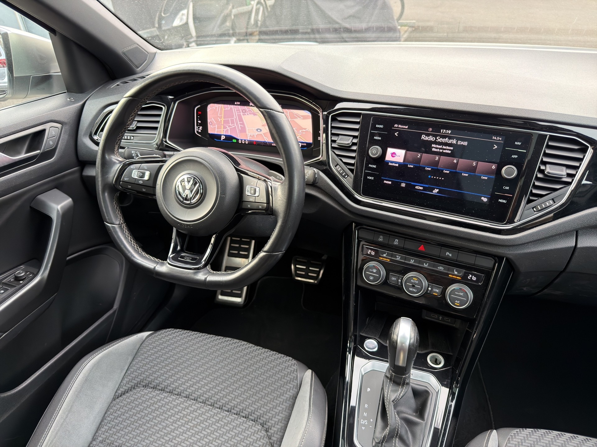 VW T-Roc 2.0 TSI R DSG 4Motion-image-13