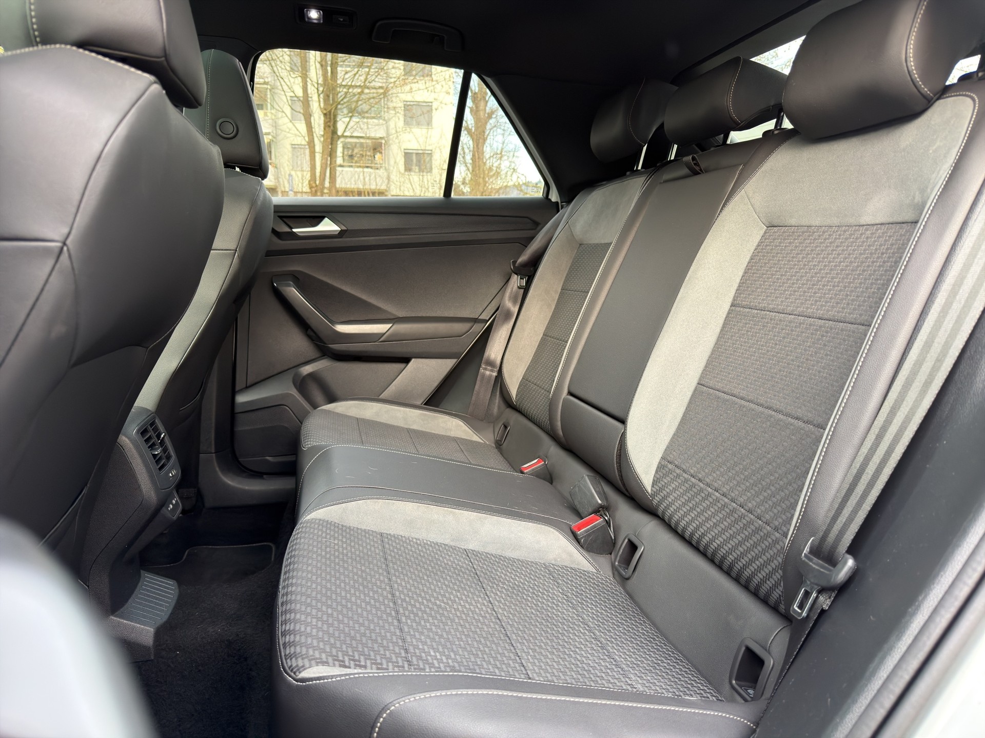VW T-Roc 2.0 TSI R DSG 4Motion-image-12