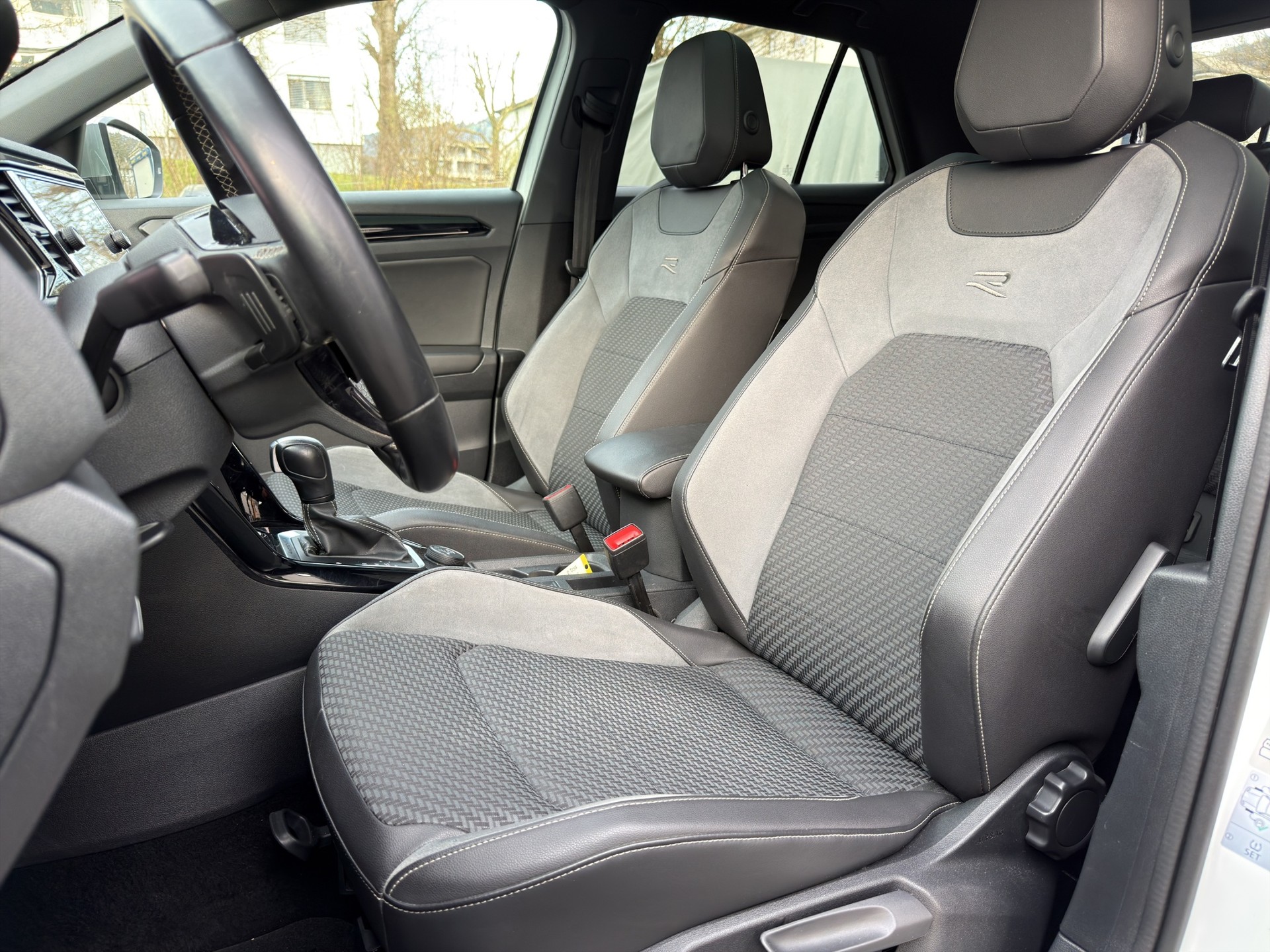 VW T-Roc 2.0 TSI R DSG 4Motion-image-10
