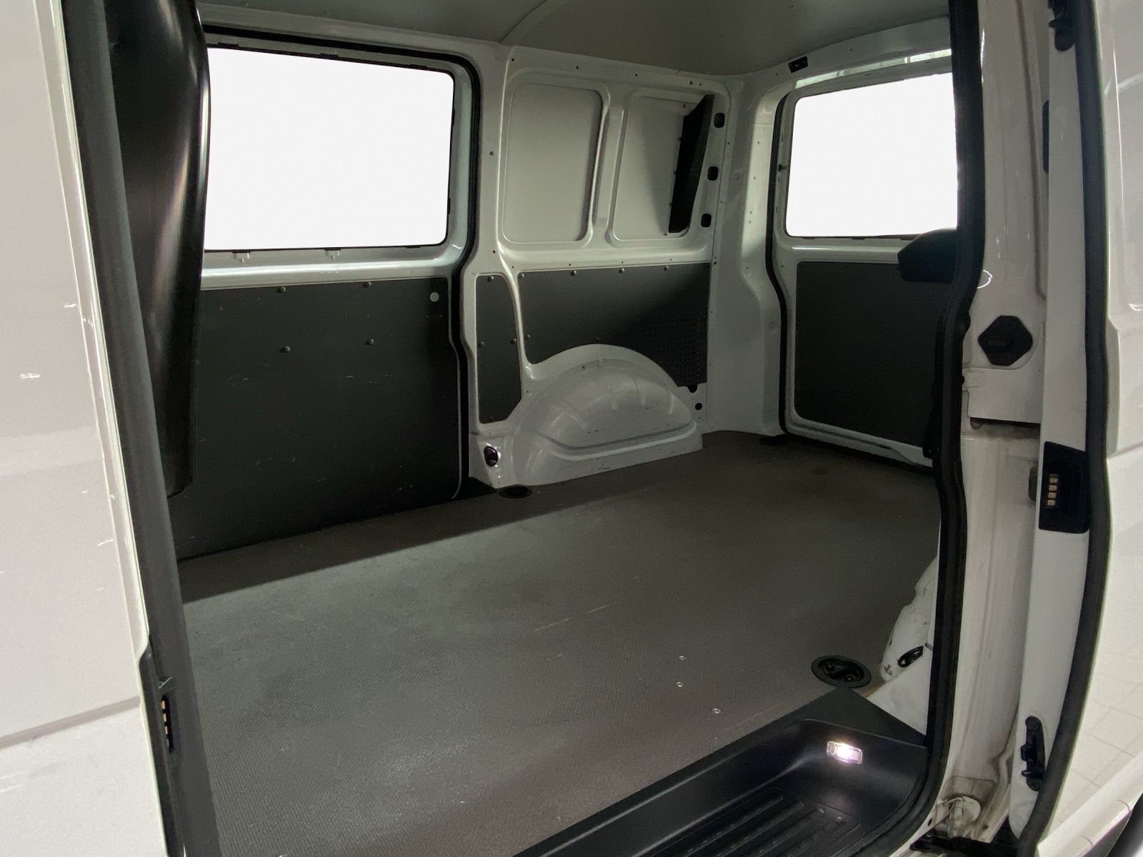 VW T6.1 2.0 TDI-image-11
