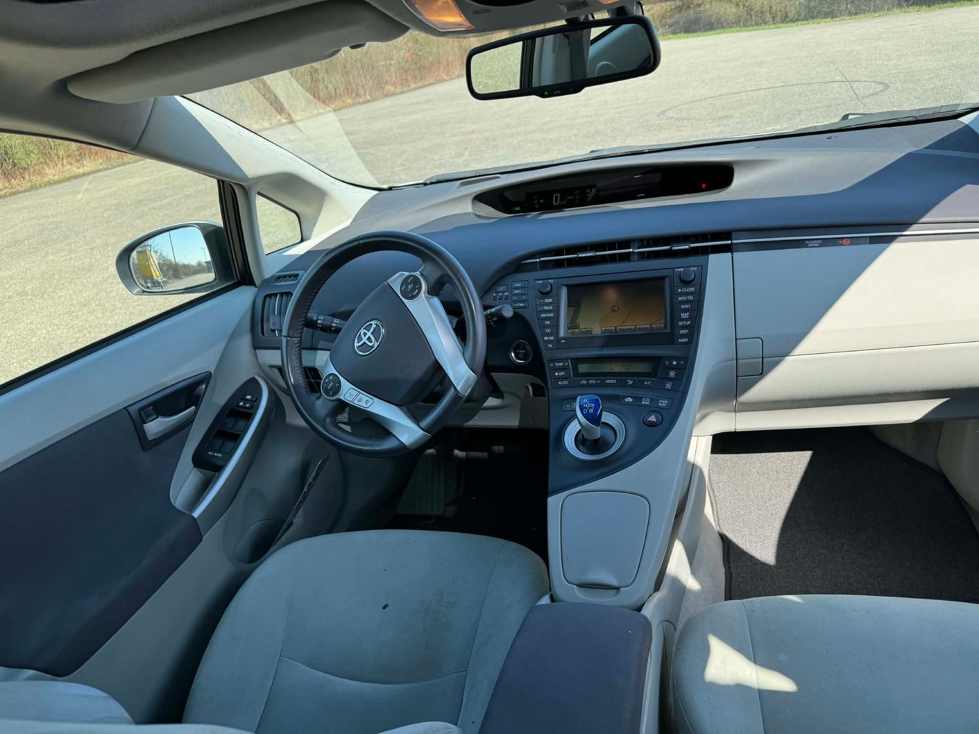 TOYOTA Prius 1.8 16V HSD Sol-image-1