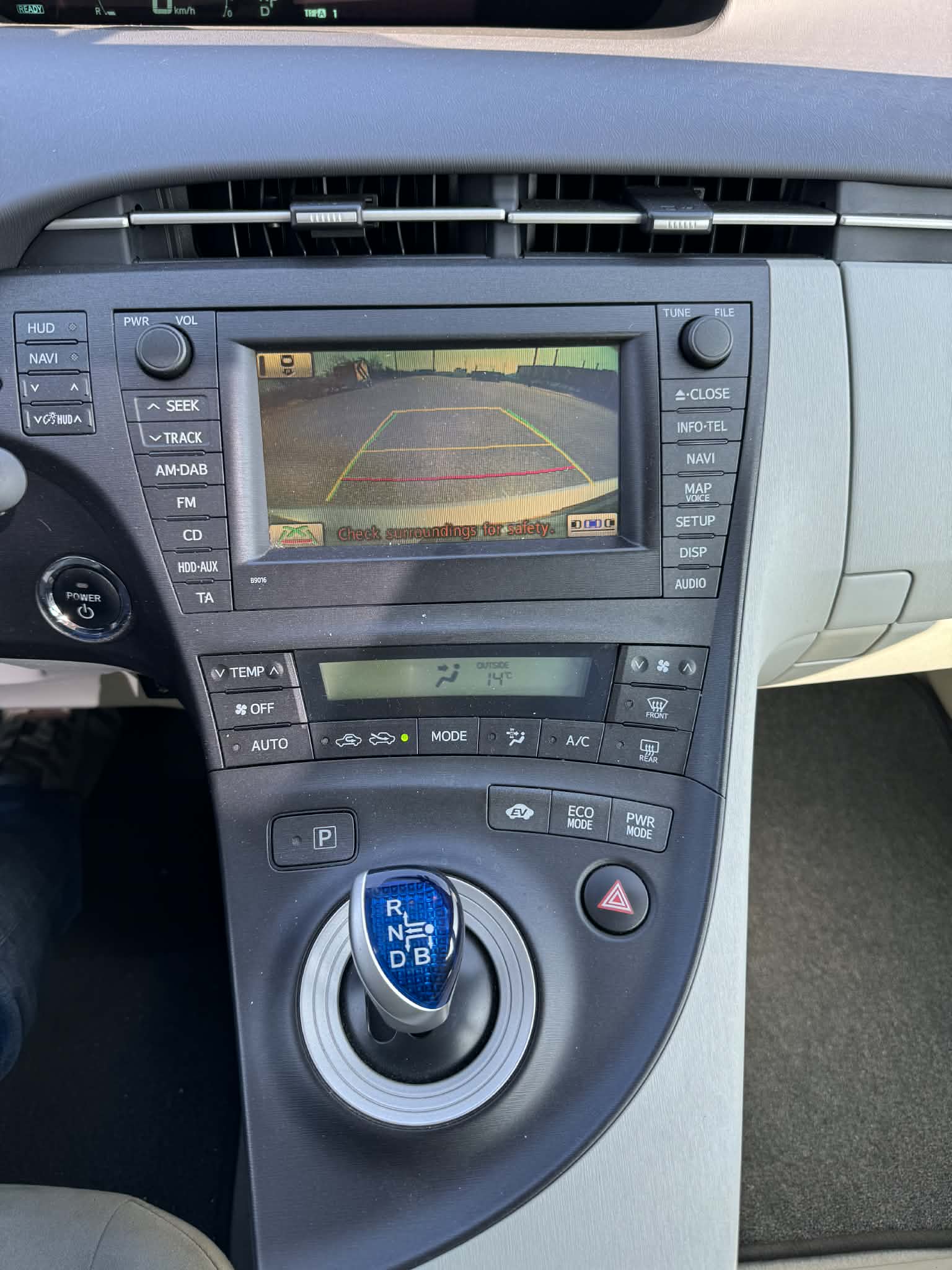 TOYOTA Prius 1.8 16V HSD Sol-image-2
