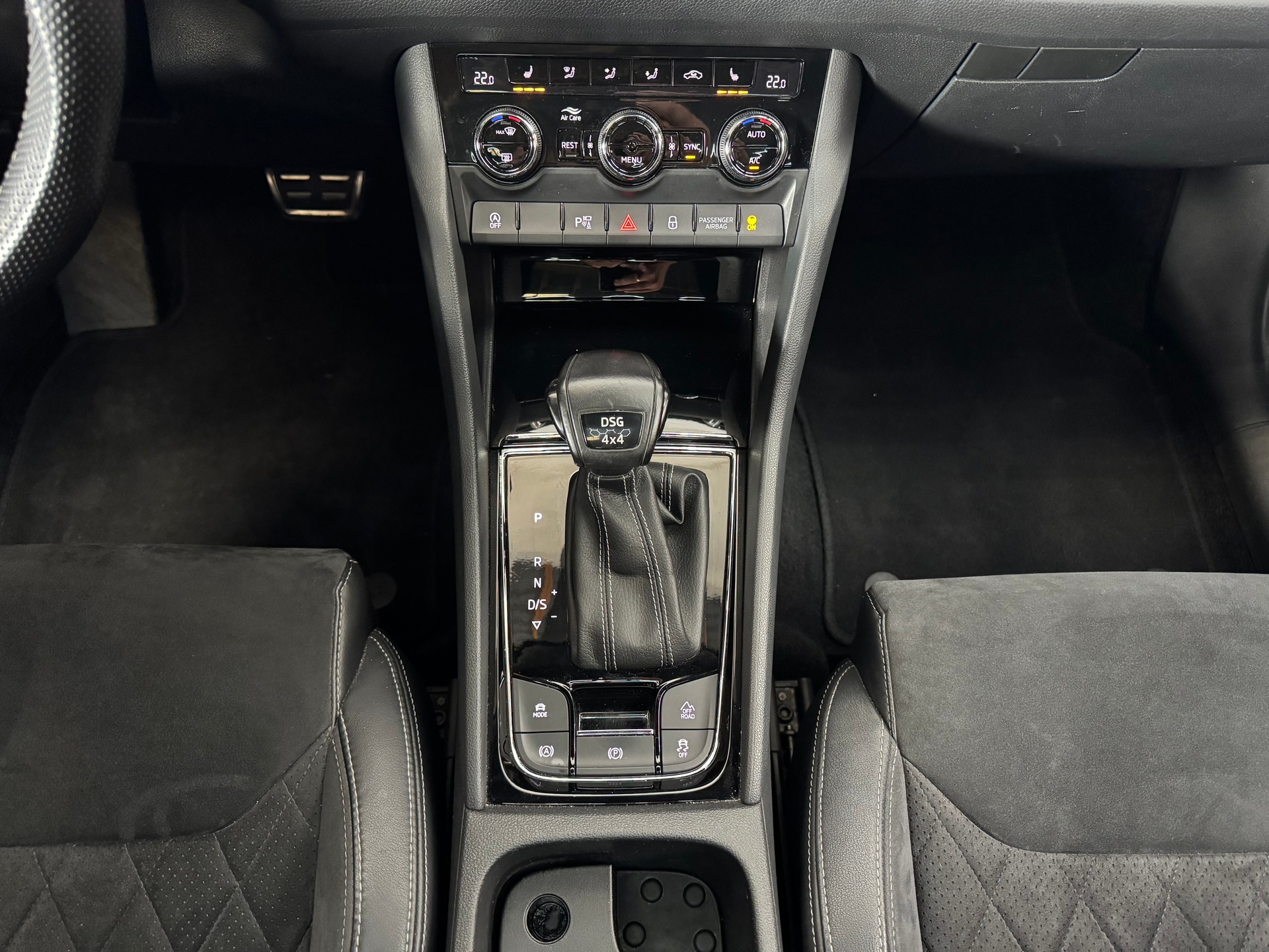 SKODA Kodiaq 2.0 TDI CR Sport Line 4x4 DSG-image-23