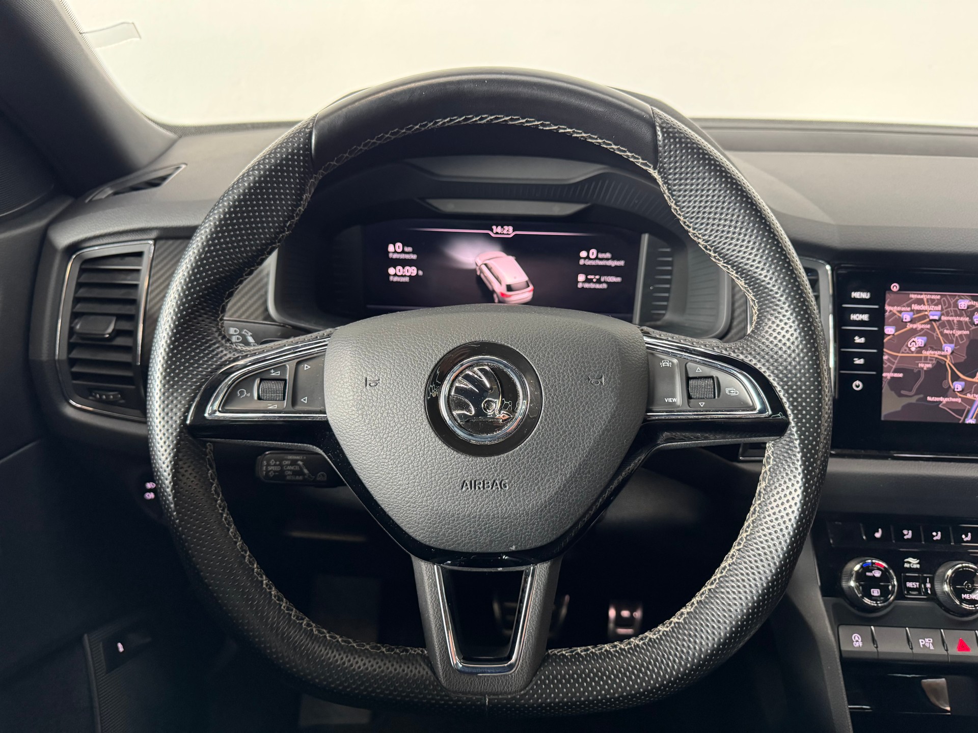 SKODA Kodiaq 2.0 TDI CR Sport Line 4x4 DSG-image-12