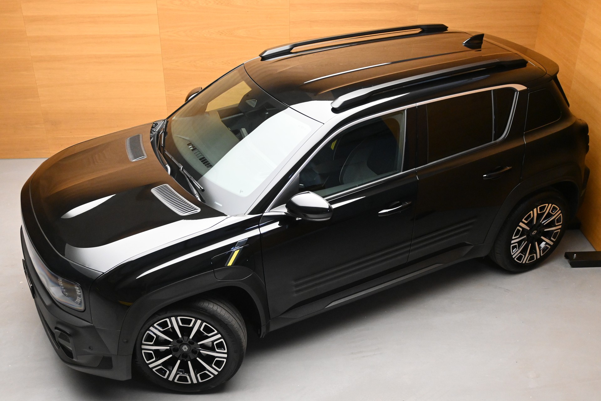 RENAULT R4 E-Tech Comfort Range 52 kWh Iconic-image-1