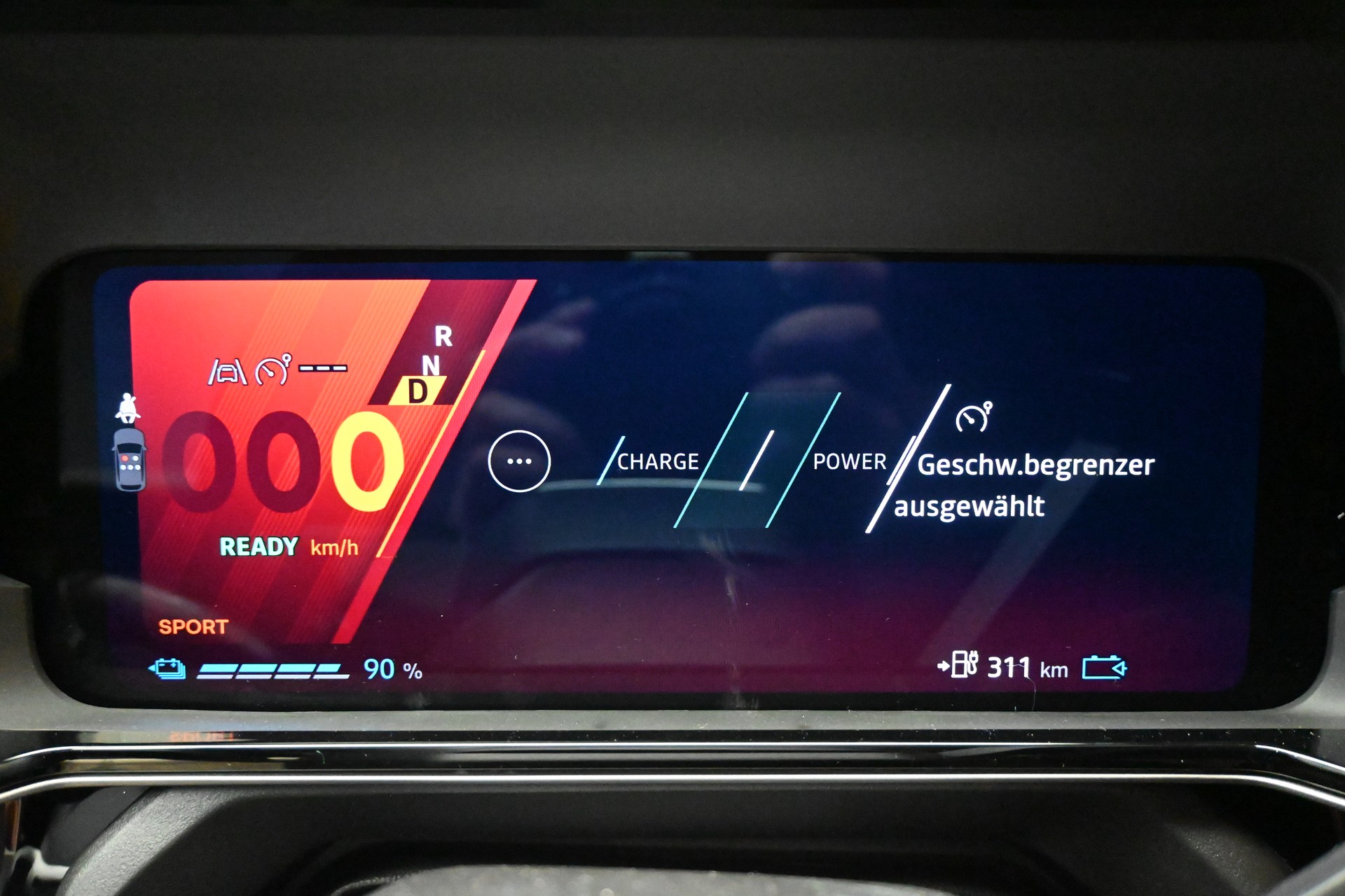 RENAULT R4 E-Tech Comfort Range 52 kWh Iconic-image-10