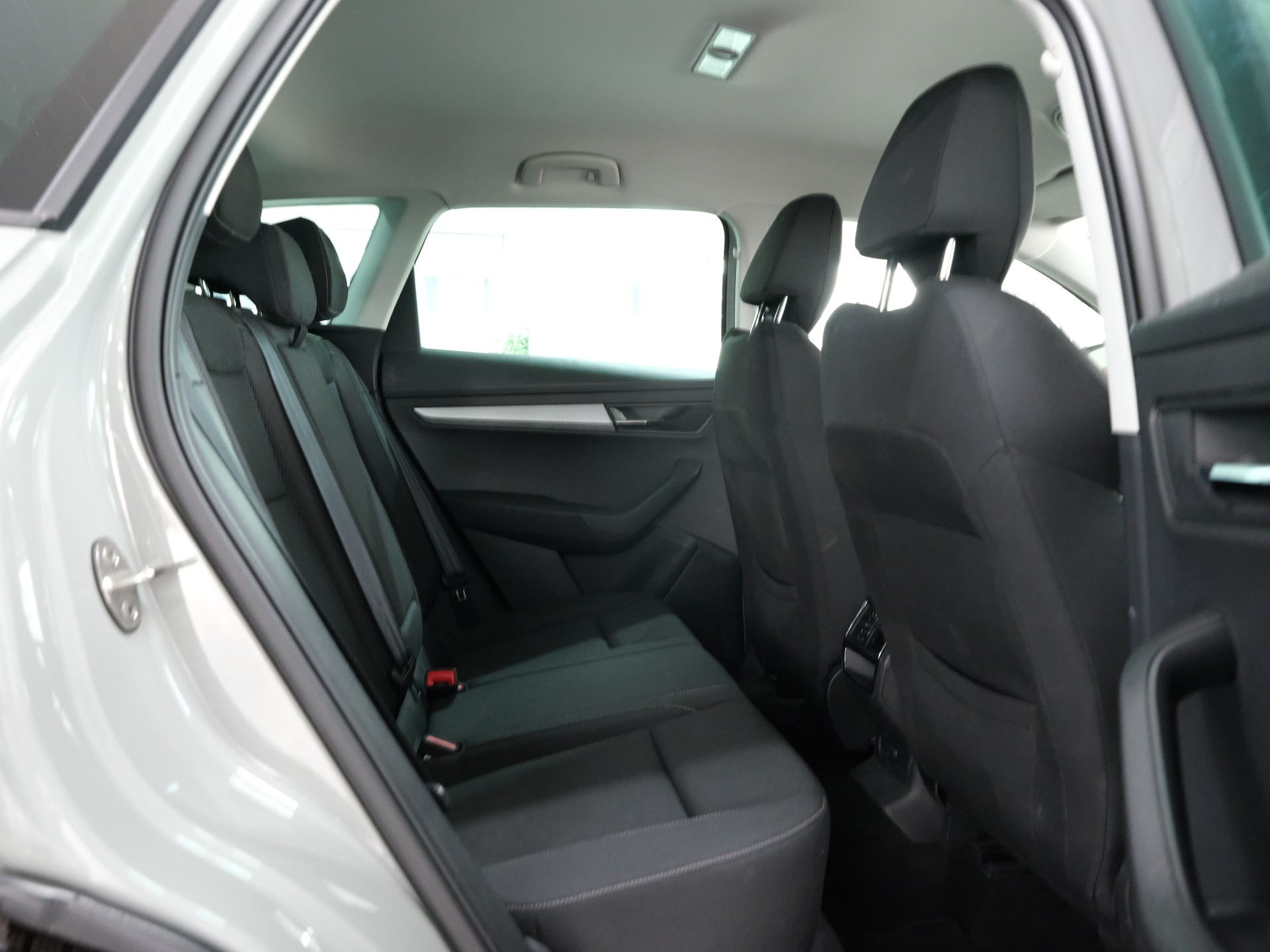 SKODA Karoq 1.5 TSI Ambition DSG-image-19