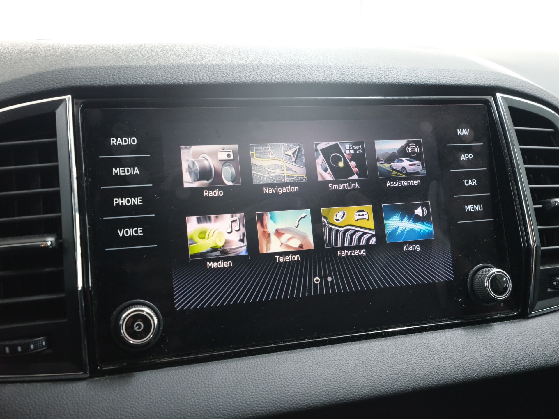 SKODA Karoq 1.5 TSI Ambition DSG-image-13
