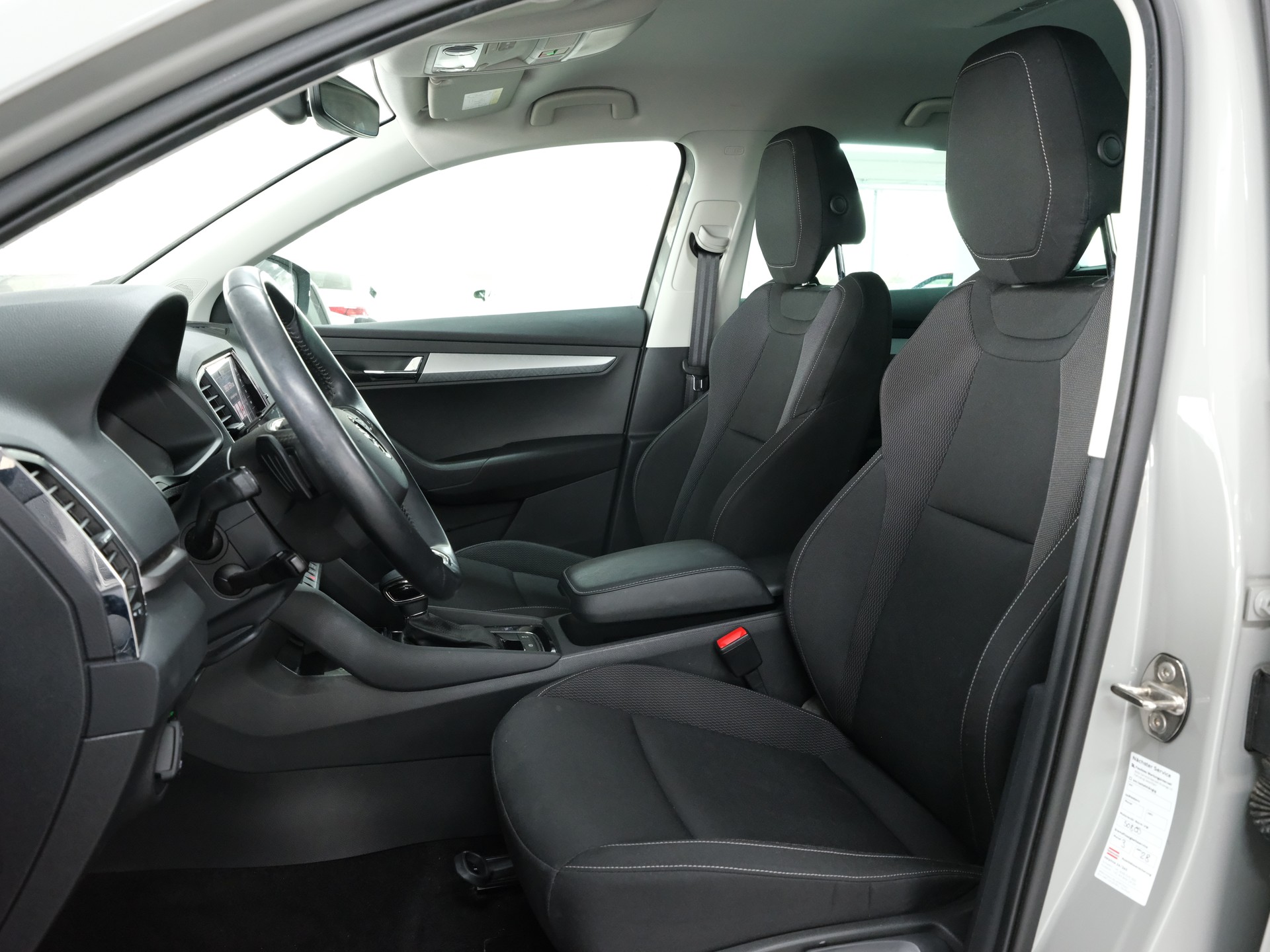 SKODA Karoq 1.5 TSI Ambition DSG-image-11