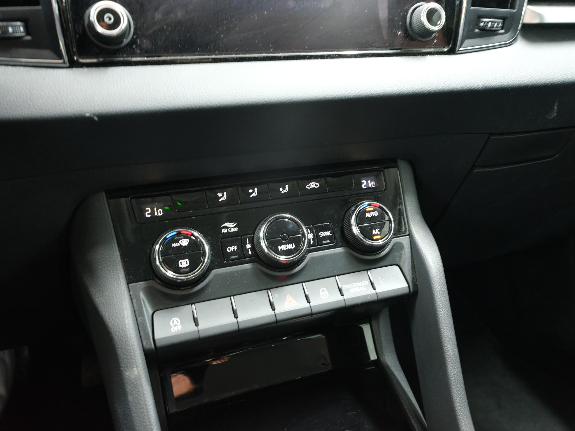 SKODA Karoq 1.5 TSI Ambition DSG-image-15