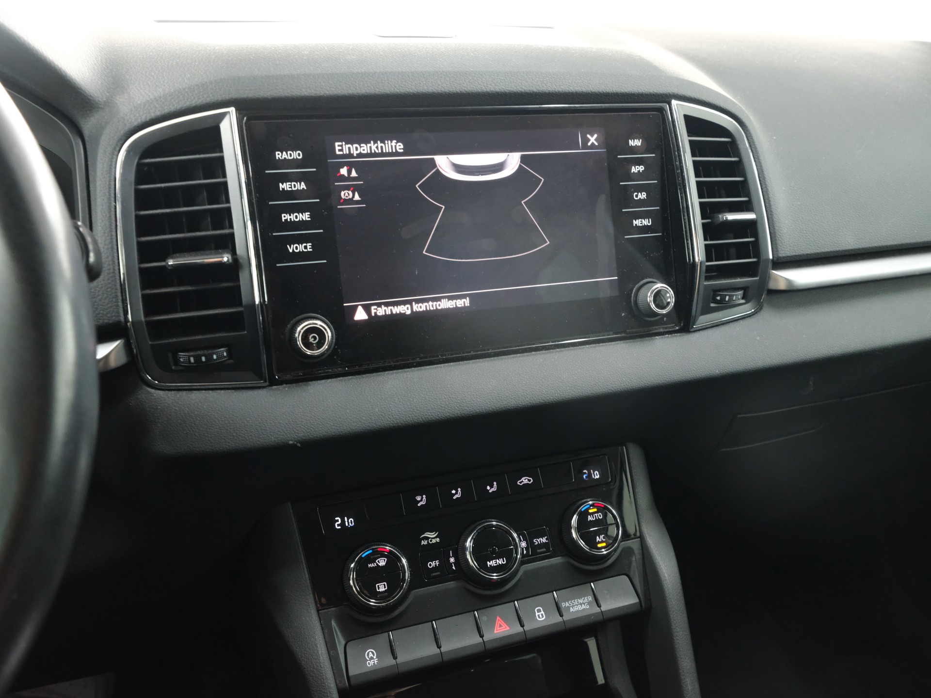 SKODA Karoq 1.5 TSI Ambition DSG-image-12