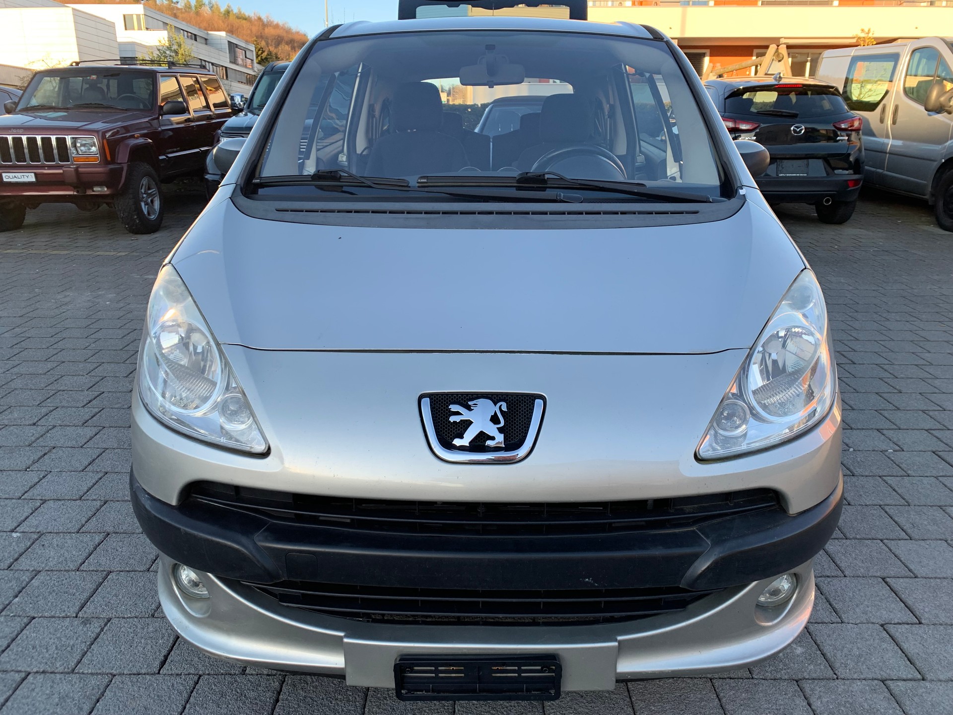 PEUGEOT 1007 1.4 HDI Trendy-image-3