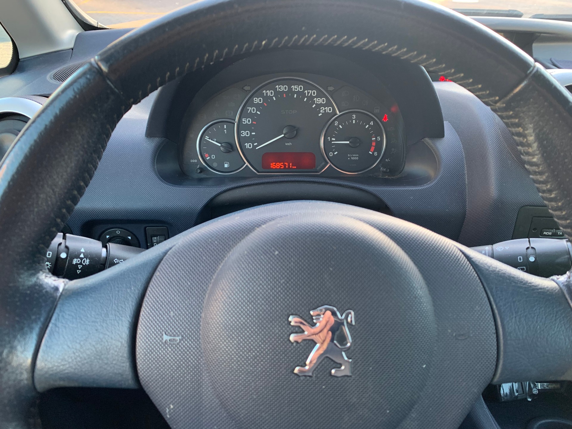 PEUGEOT 1007 1.4 HDI Trendy-image-7