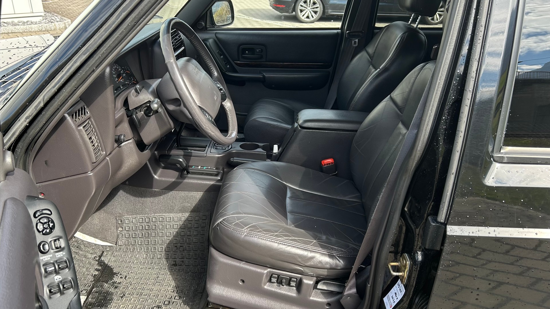 JEEP Cherokee 4.0 Limited Freedom-image-5