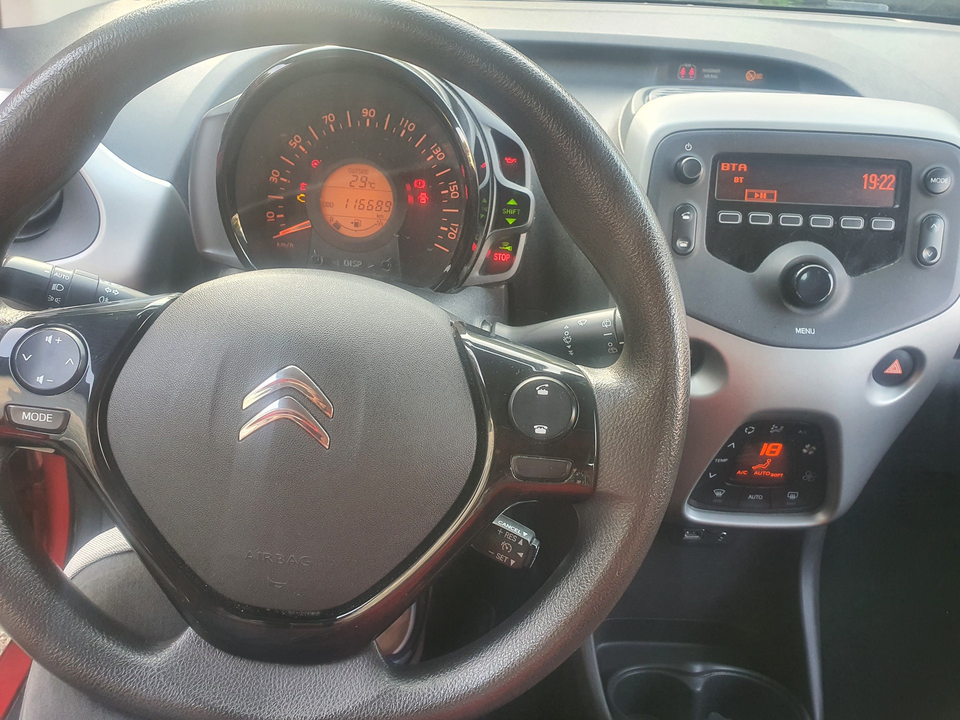 CITROEN C1 1.0 e-VTi Stop&Start Shine-image-14