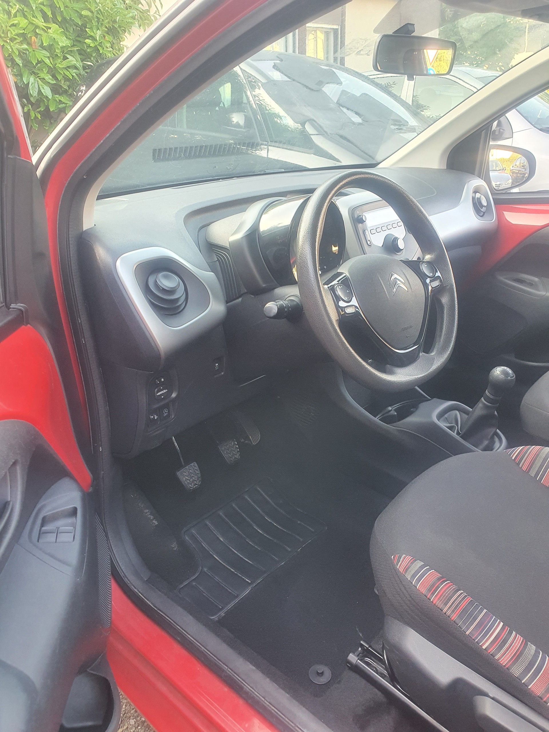 CITROEN C1 1.0 e-VTi Stop&Start Shine-image-8