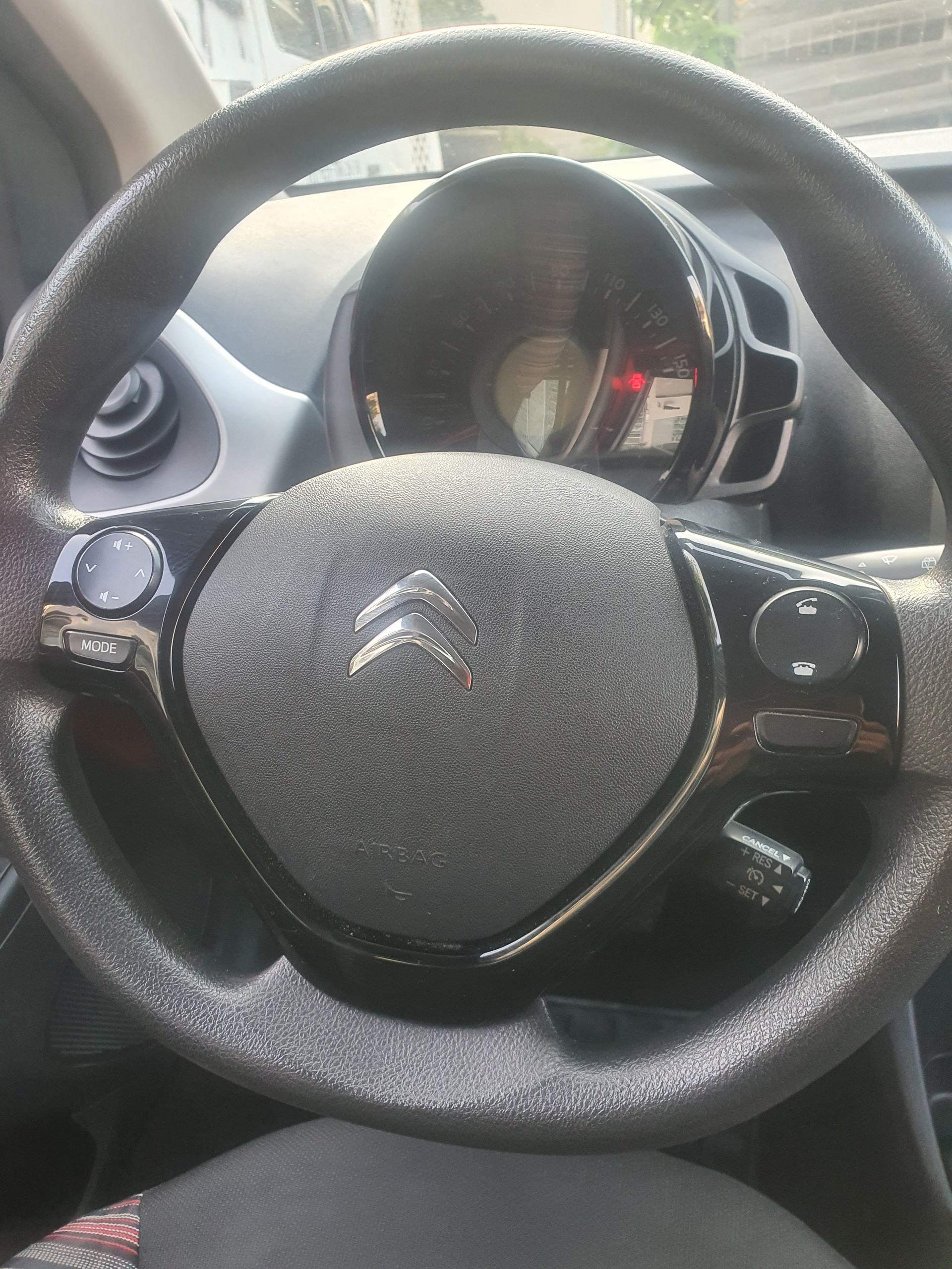 CITROEN C1 1.0 e-VTi Stop&Start Shine-image-12