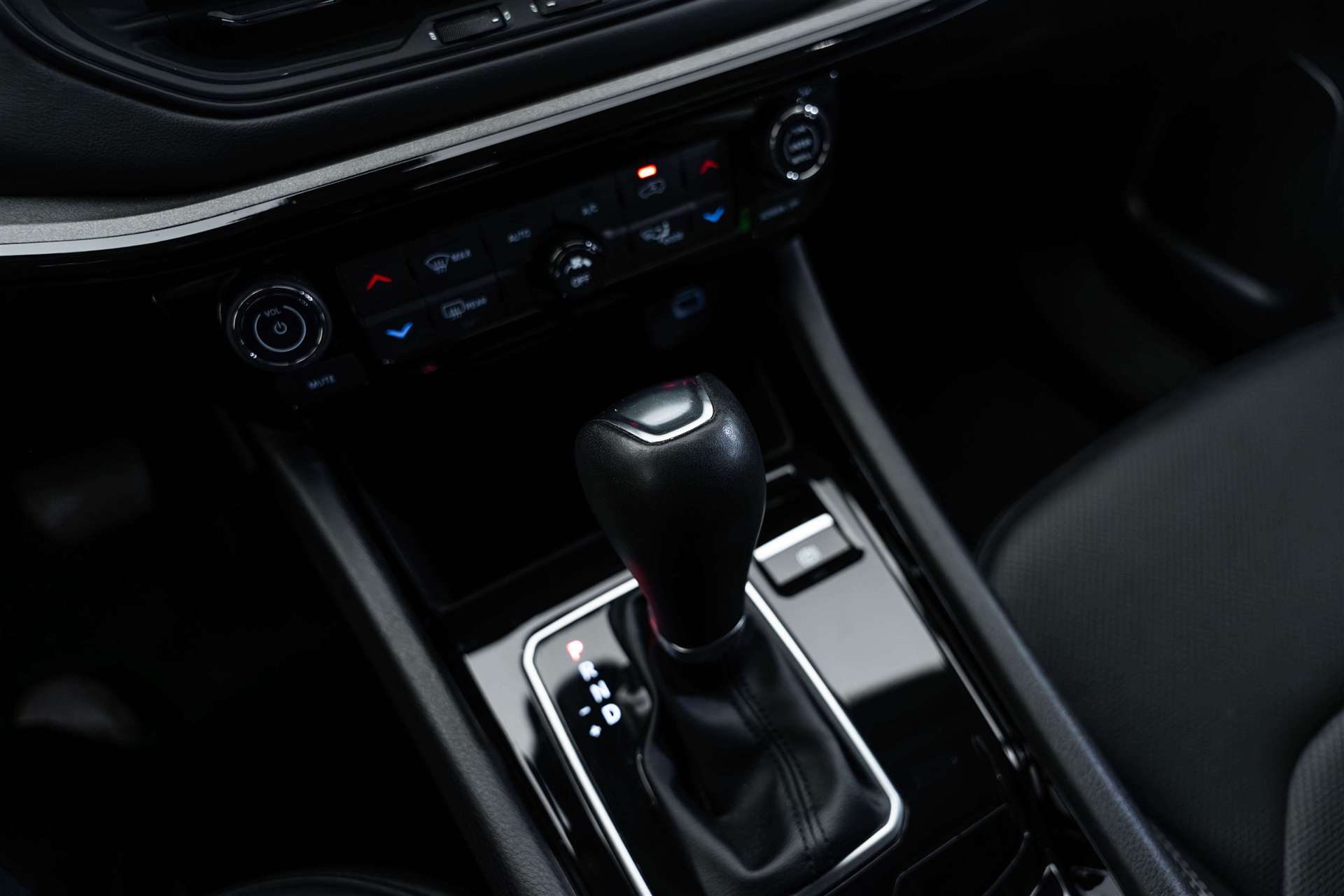 JEEP Compass 1.5 T SUMMIT T4 E-Hybrid FWD-image-26