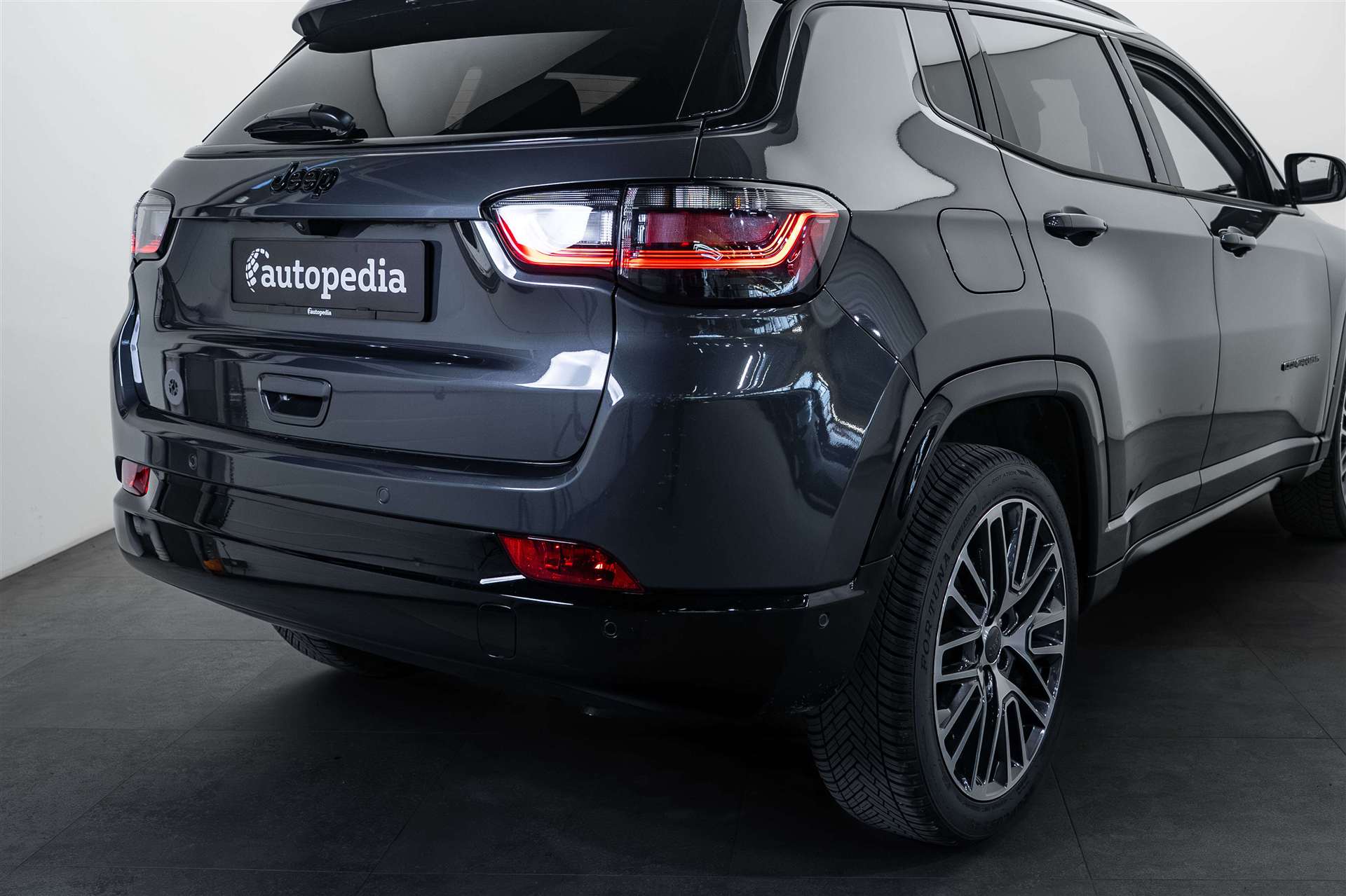 JEEP Compass 1.5 T SUMMIT T4 E-Hybrid FWD-image-3