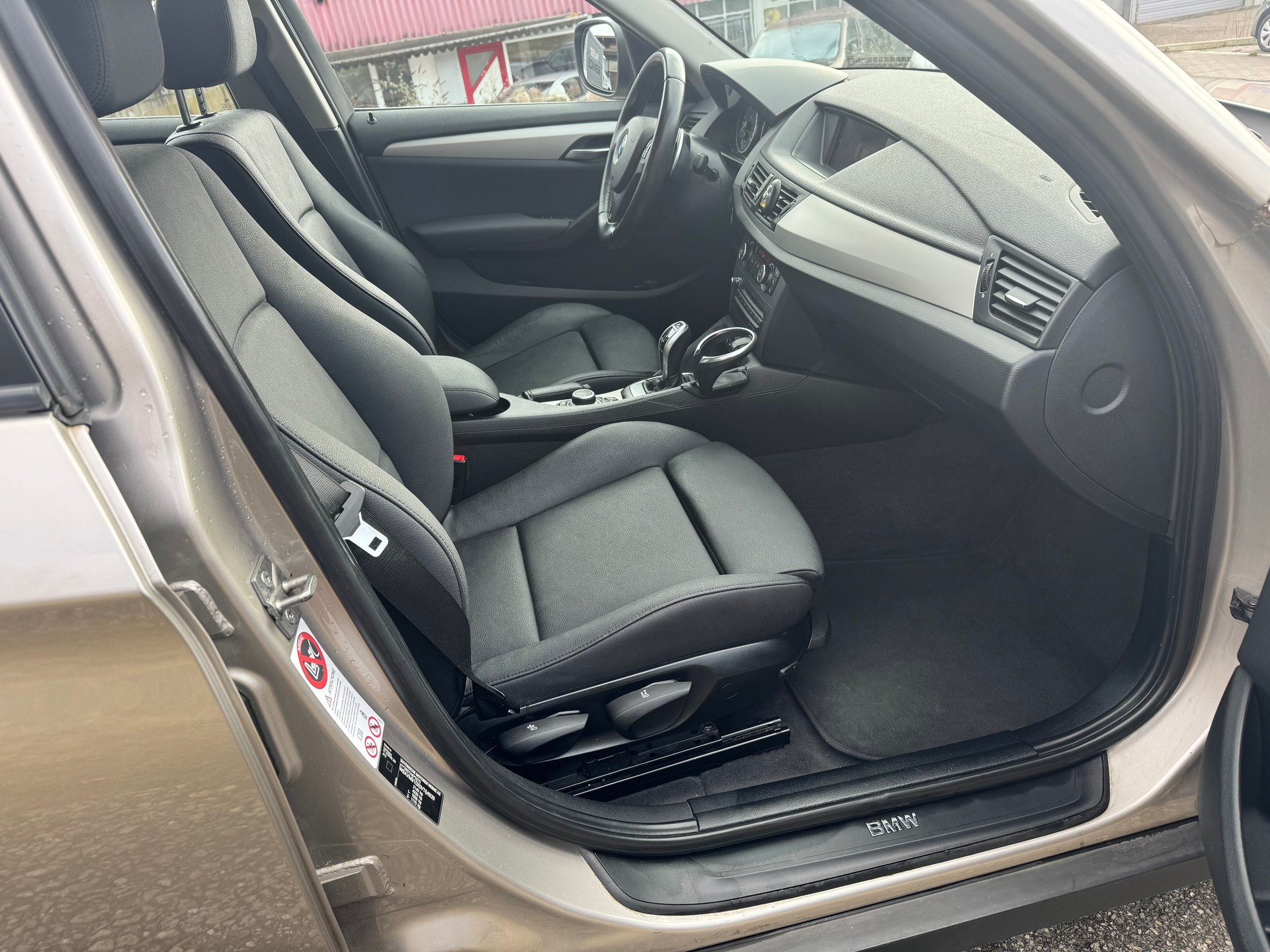 BMW X1 xDrive 20i Steptronic-image-4