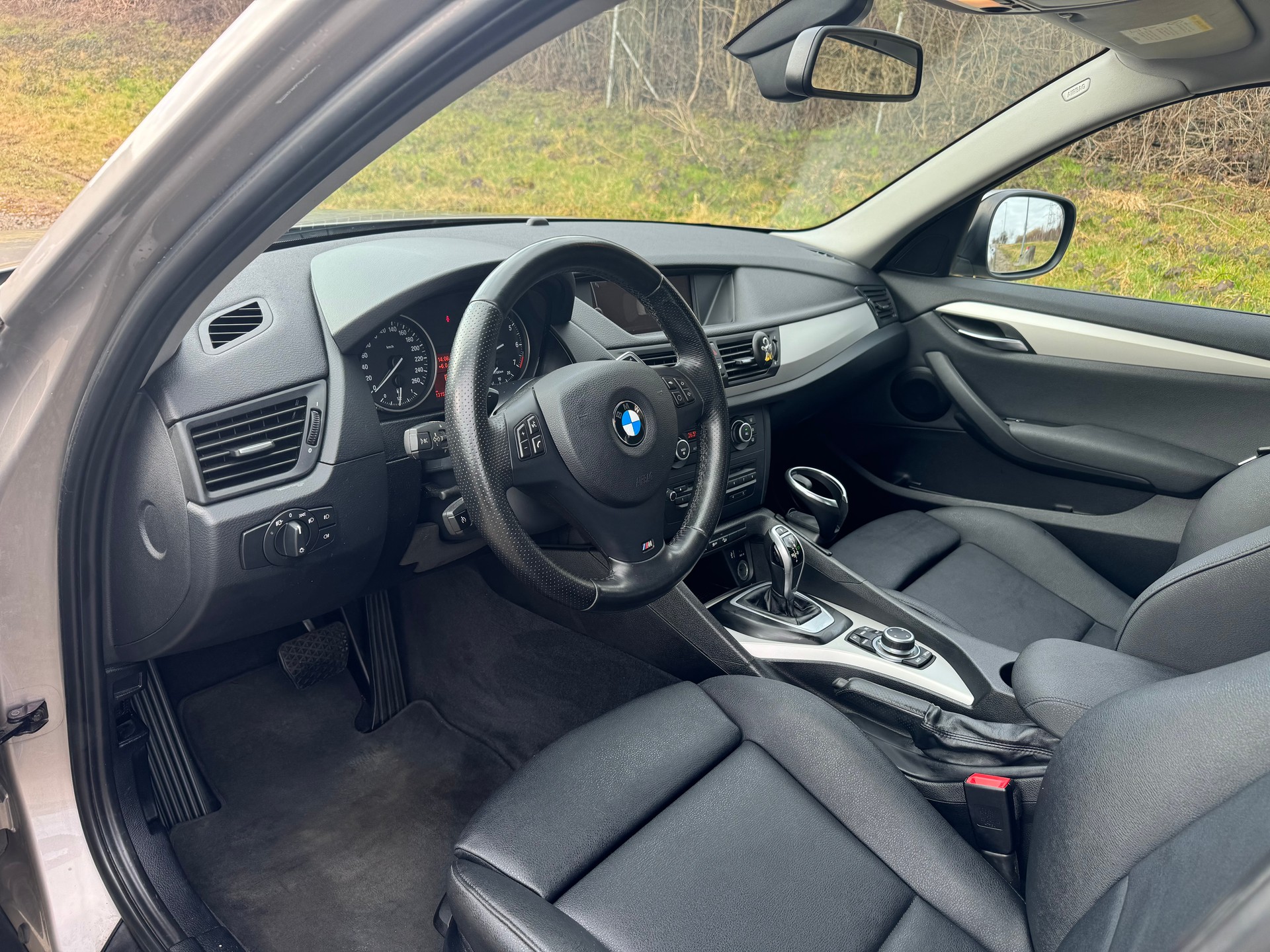 BMW X1 xDrive 20i Steptronic-image-9