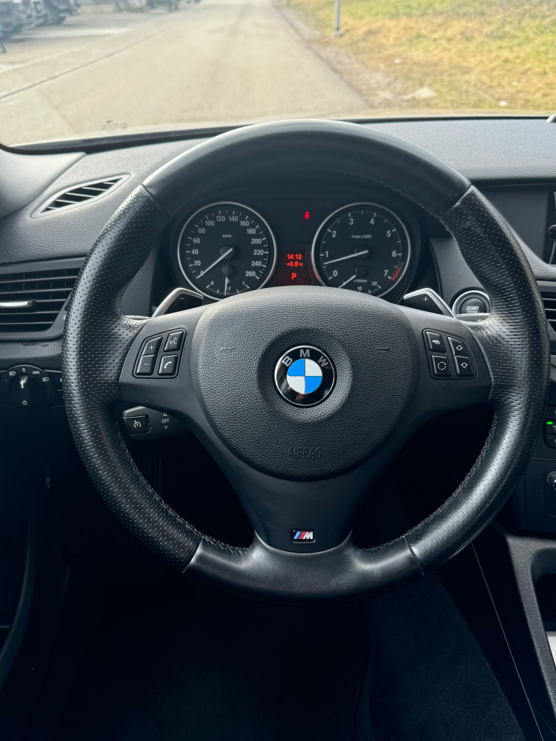 BMW X1 xDrive 20i Steptronic-image-5