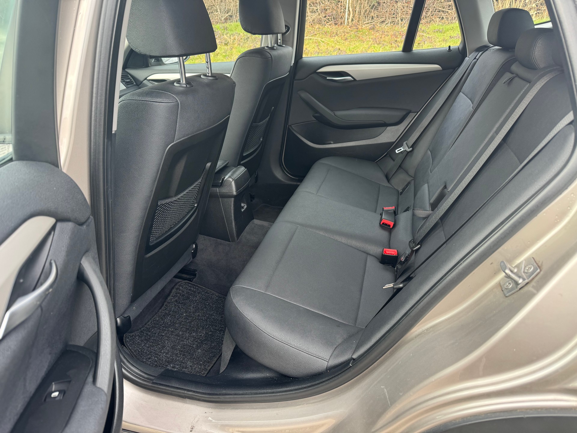 BMW X1 xDrive 20i Steptronic-image-7