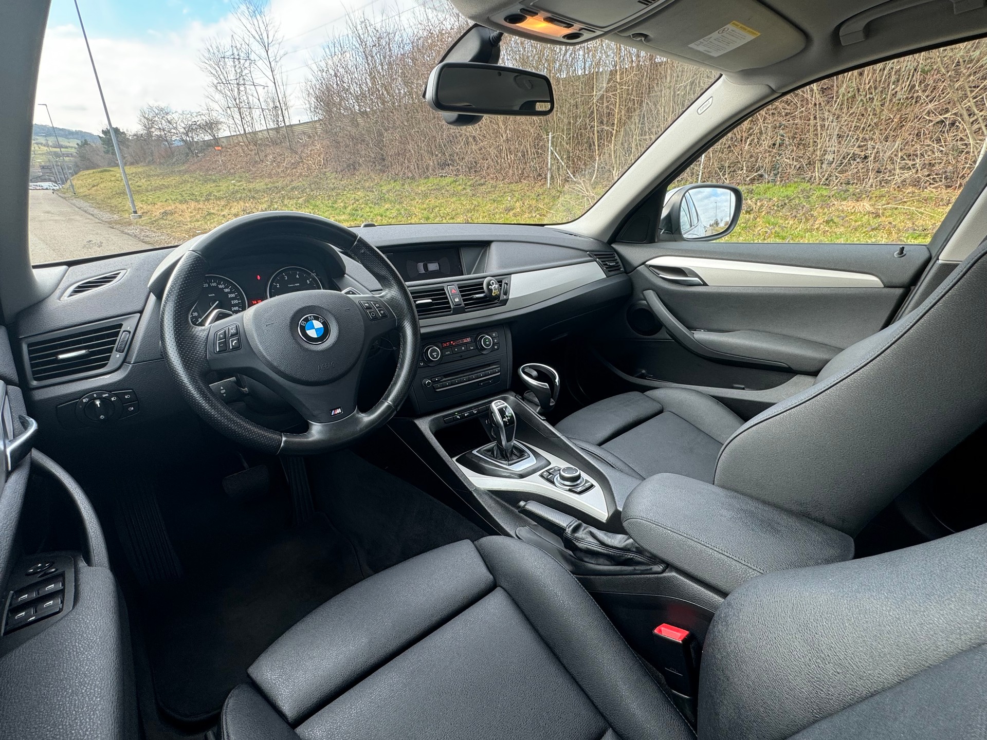 BMW X1 xDrive 20i Steptronic-image-3