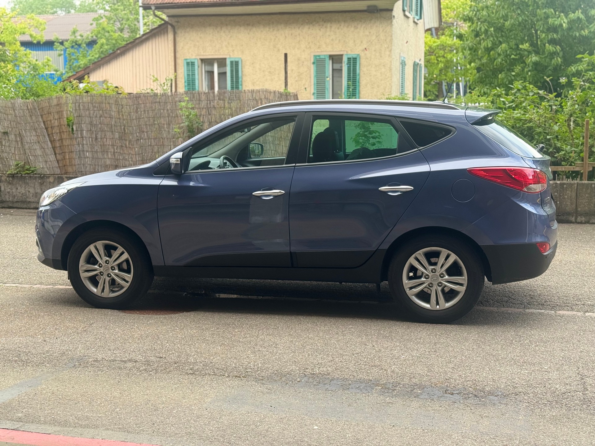 HYUNDAI iX 35 2.0 Premium 4WD Automatic-image-4