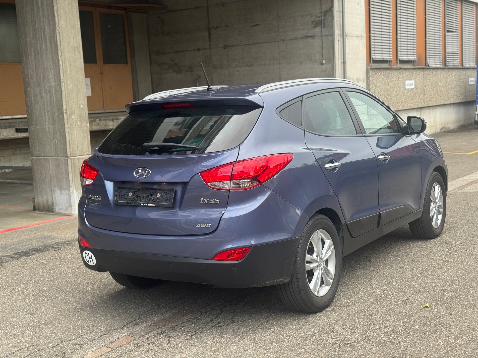 HYUNDAI iX 35 2.0 Premium 4WD Automatic-image-2