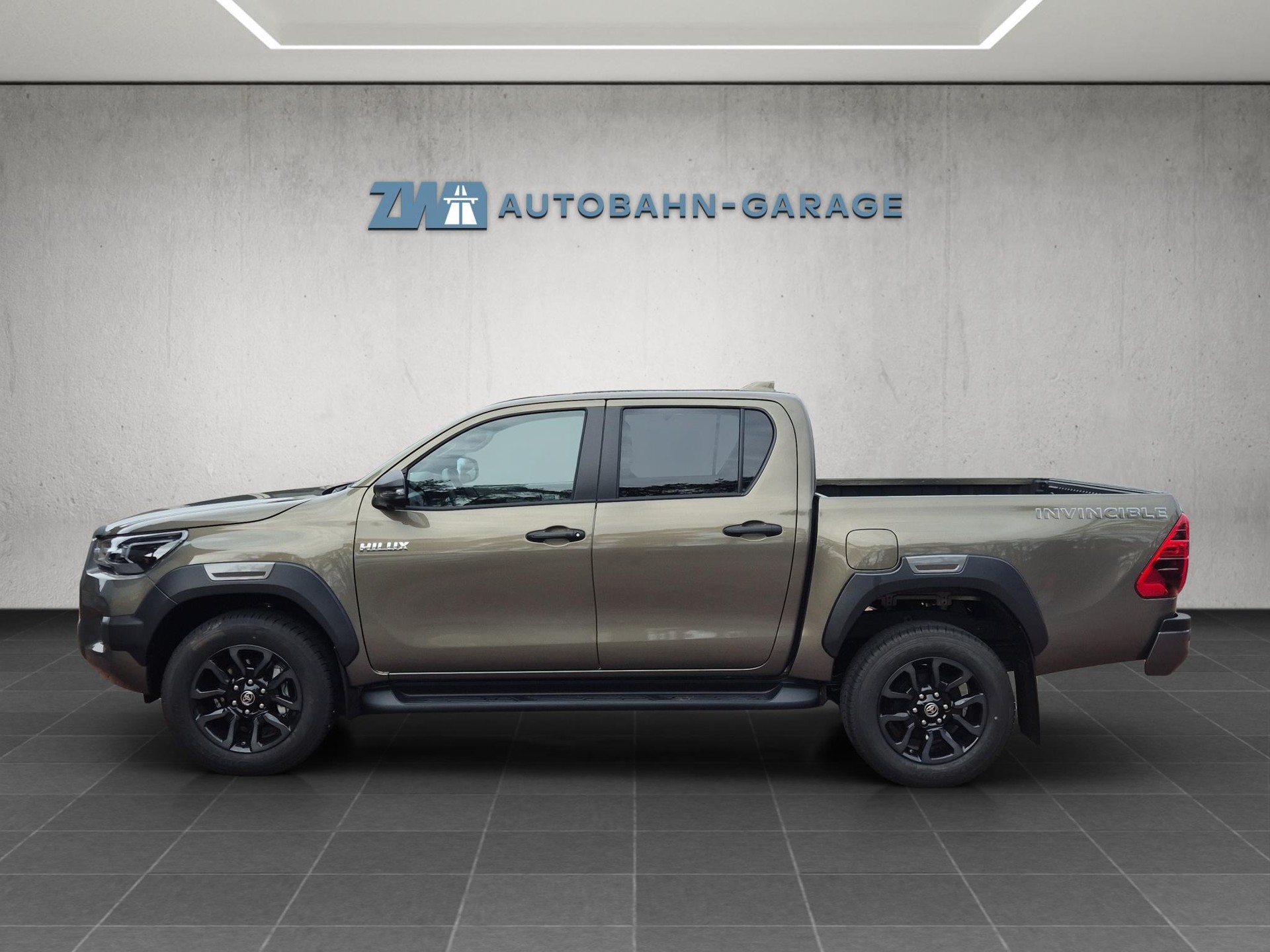 TOYOTA Hilux Double Cab.-Pick-up 2.8 D-4D MHEV 204 Invincible-image-1