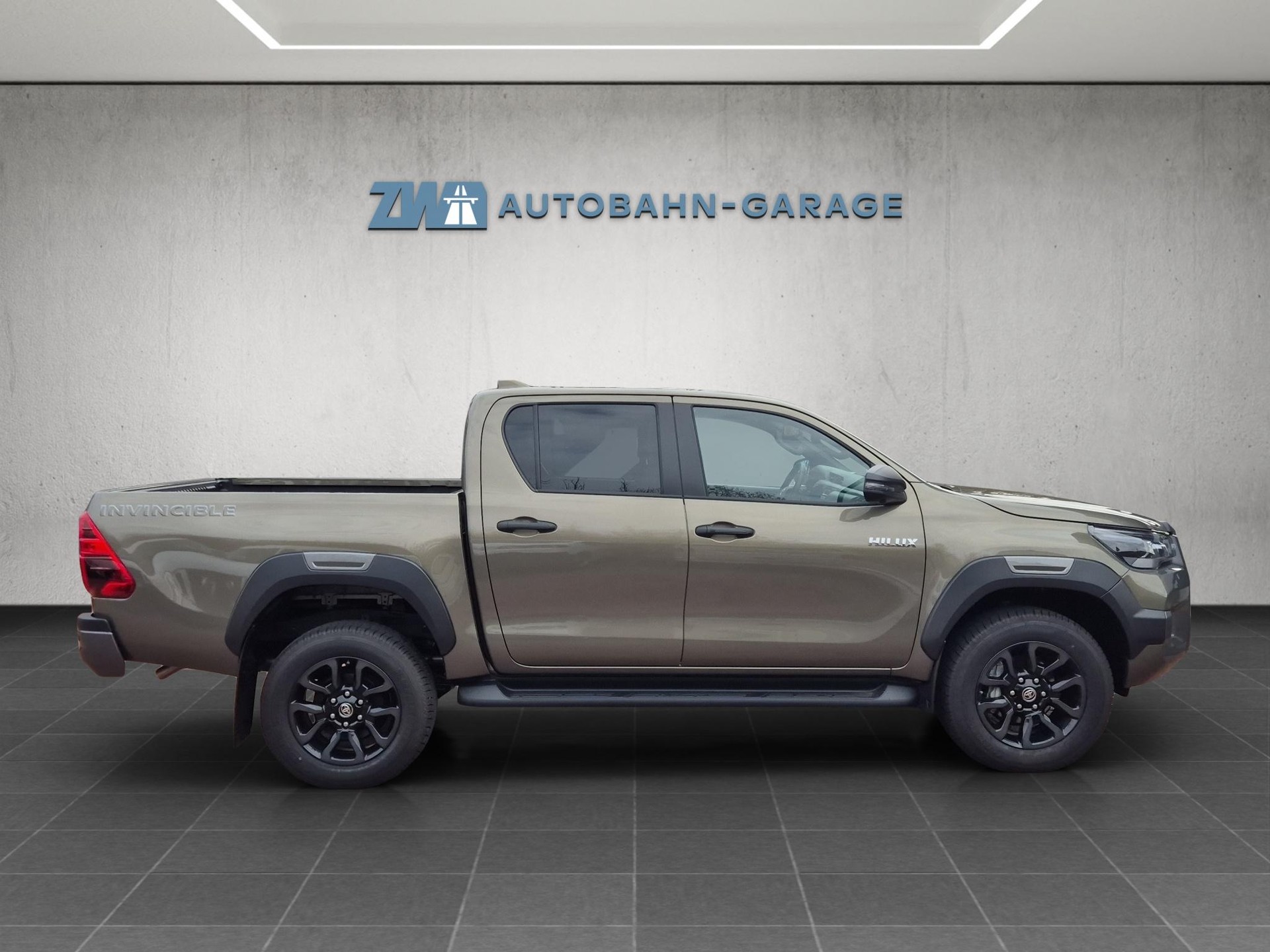 TOYOTA Hilux Double Cab.-Pick-up 2.8 D-4D MHEV 204 Invincible-image-5
